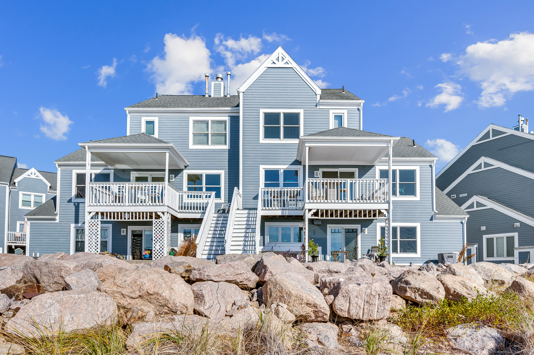 80 Cosey Beach Avenue Apt 4, East Haven, Connecticut - 3 Bedrooms  
3 Bathrooms  
6 Rooms - 