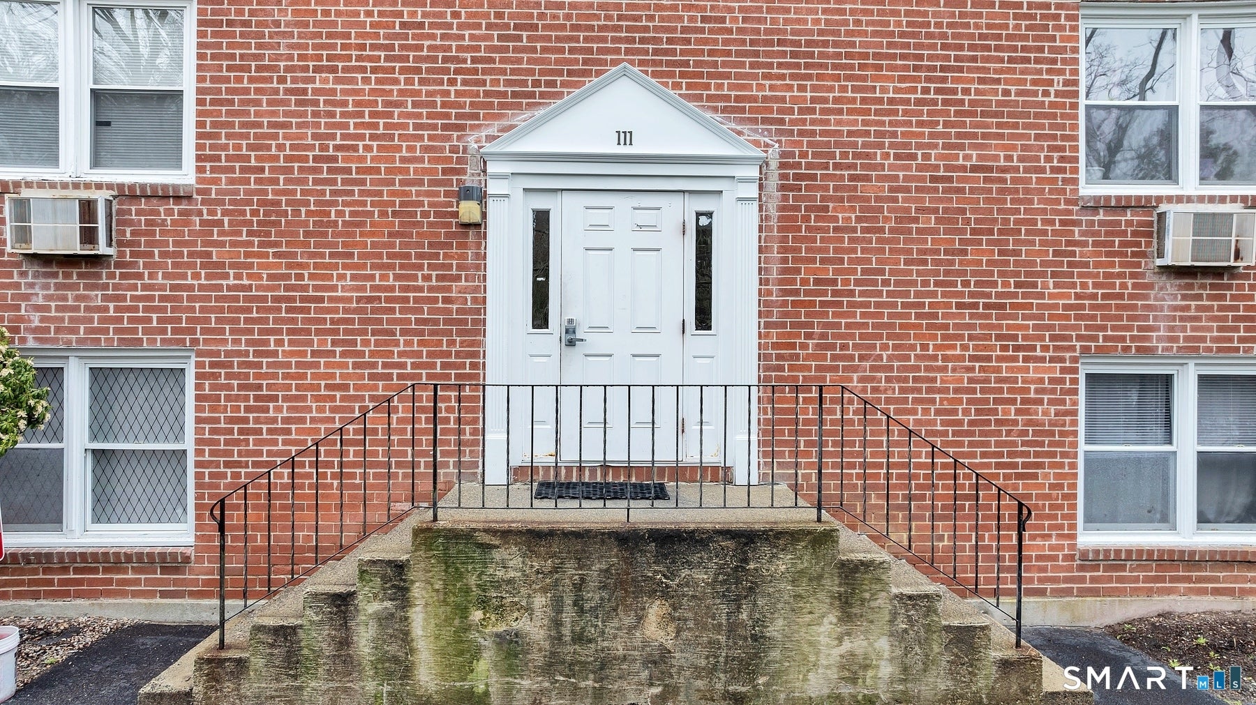 111 Niles Hill Road E