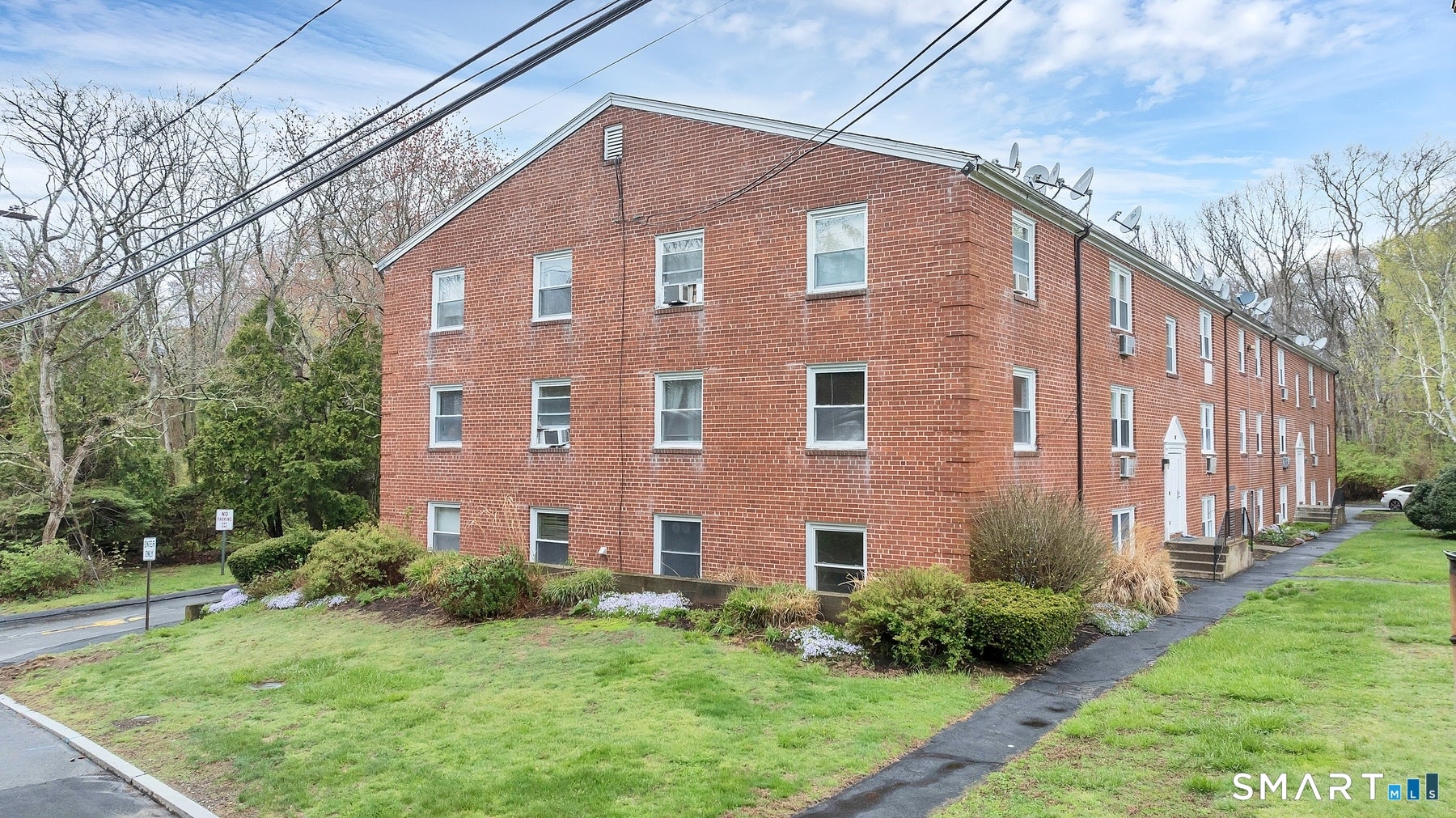 111 Niles Hill Road E