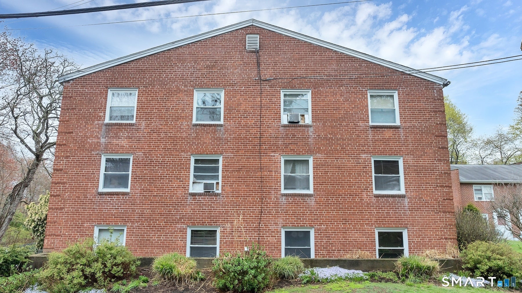 111 Niles Hill Road E