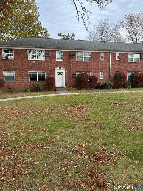 Multifamily For Rent - 114 Hillcrest Avenue #116C<br/> Hartford County, West Hartford, CT 06110