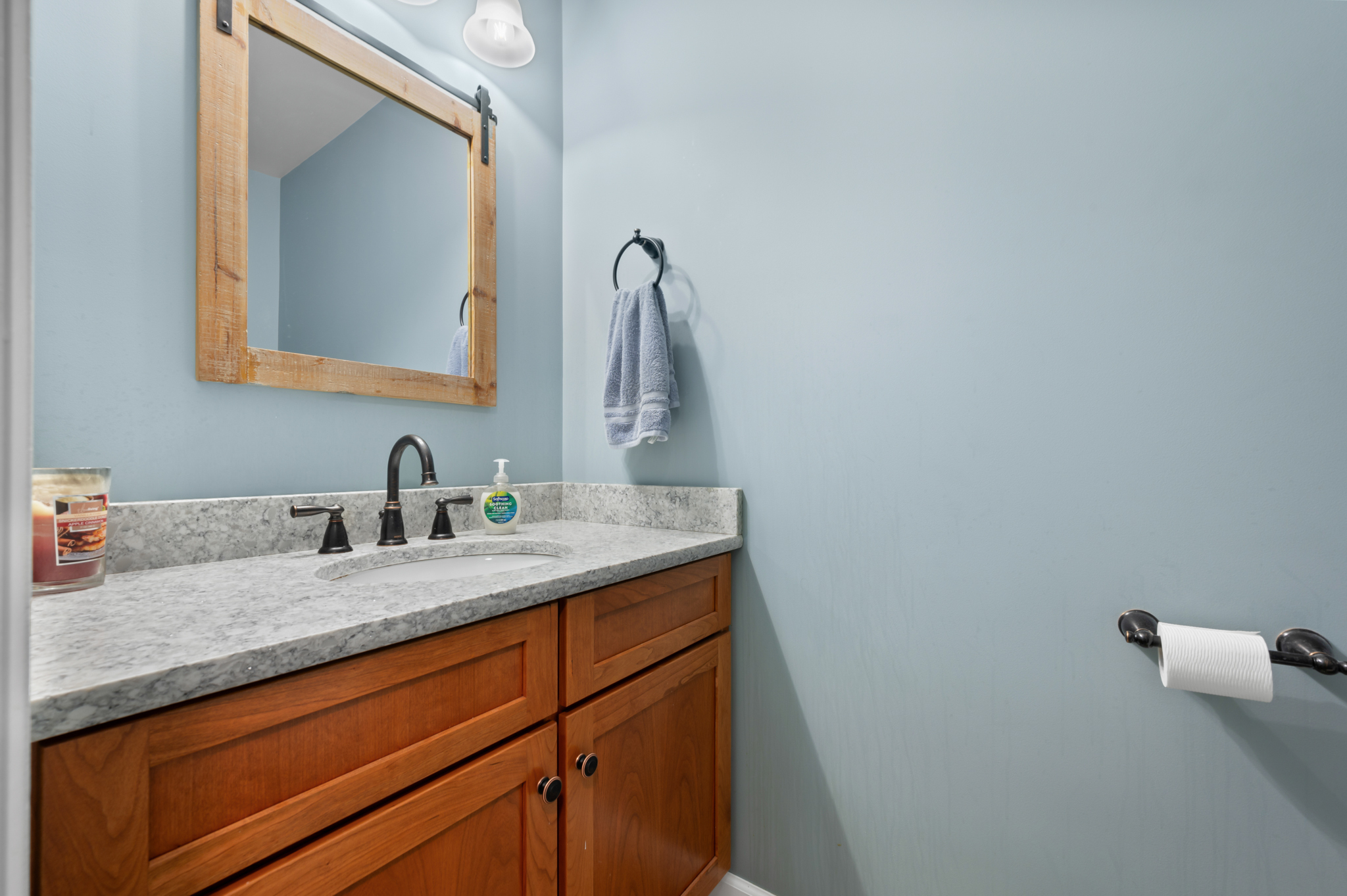 Middletown, Connecticut 06457, United States, 2 Bedrooms Bedrooms, ,3 BathroomsBathrooms,Residential,Pending,241959