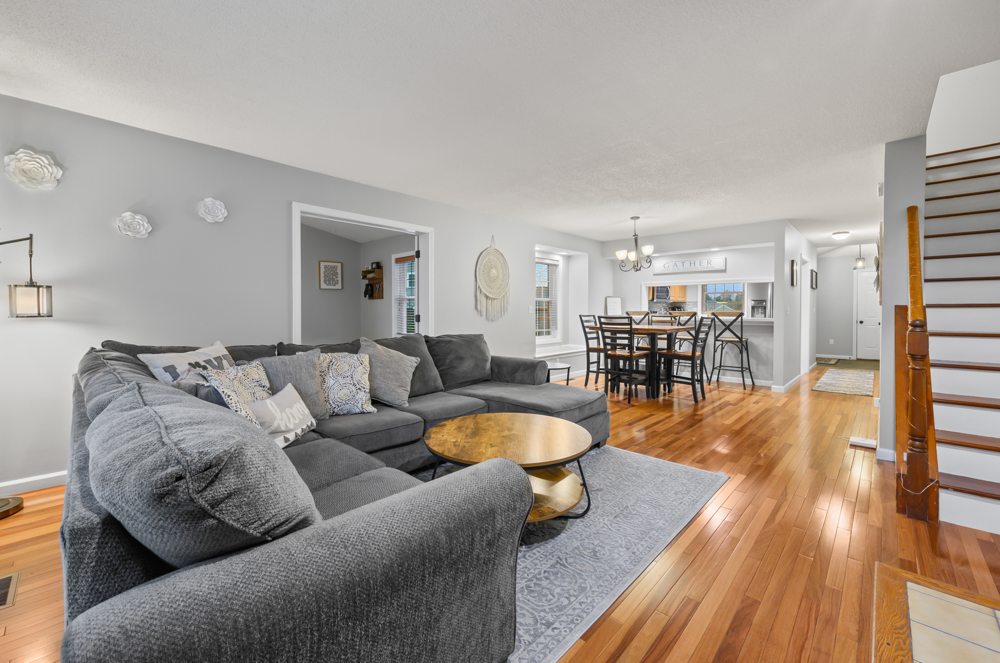 Middletown, Connecticut 06457, United States, 2 Bedrooms Bedrooms, ,3 BathroomsBathrooms,Residential,Pending,241959