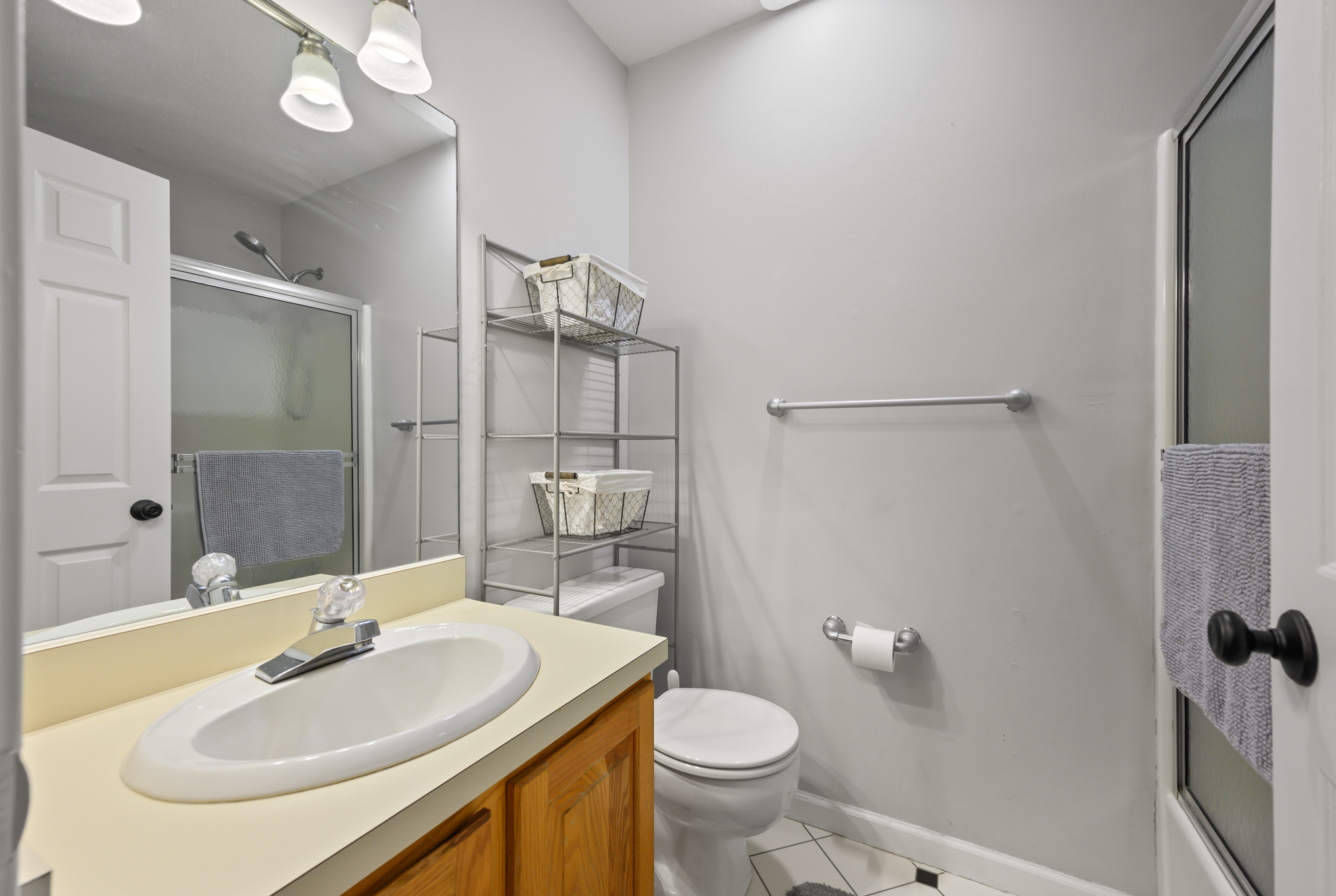 Middletown, Connecticut 06457, United States, 2 Bedrooms Bedrooms, ,3 BathroomsBathrooms,Residential,Pending,241959