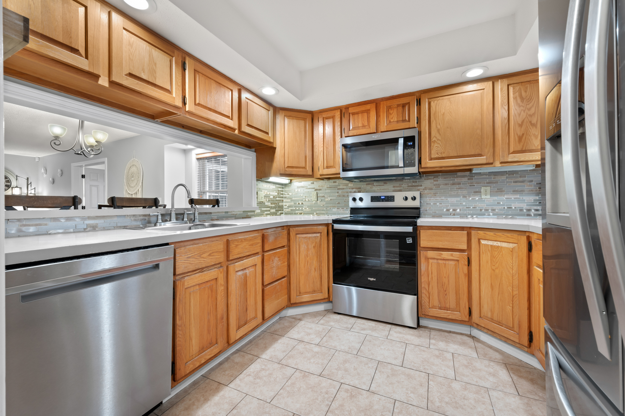 Middletown, Connecticut 06457, United States, 2 Bedrooms Bedrooms, ,3 BathroomsBathrooms,Residential,Pending,241959