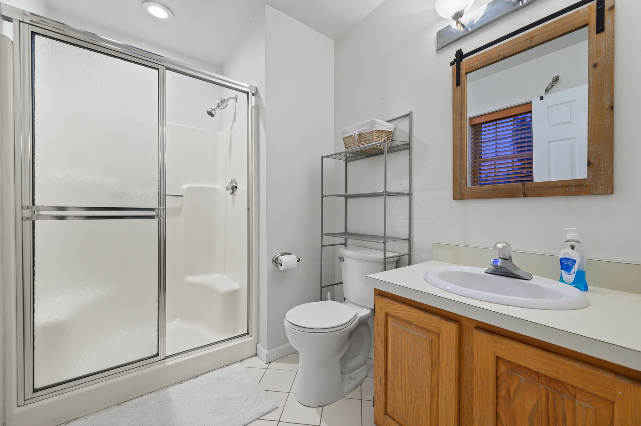 Middletown, Connecticut 06457, United States, 2 Bedrooms Bedrooms, ,3 BathroomsBathrooms,Residential,Pending,241959