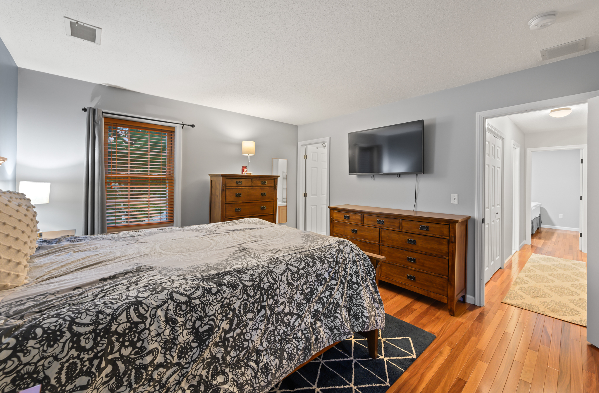 Middletown, Connecticut 06457, United States, 2 Bedrooms Bedrooms, ,3 BathroomsBathrooms,Residential,Pending,241959