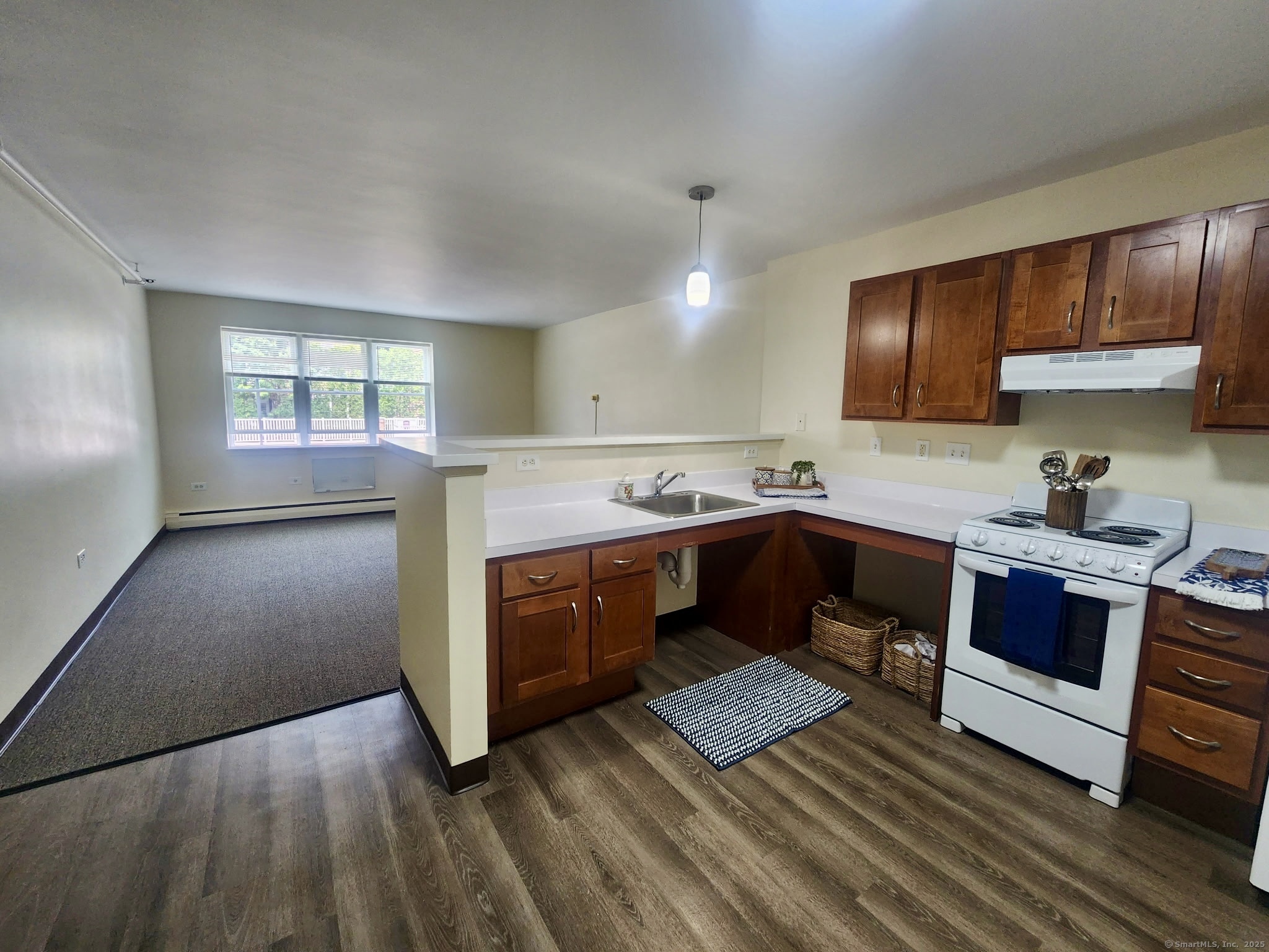 Quintard Terrace 1F, Stamford, Connecticut - 1 Bedrooms  
1 Bathrooms  
3 Rooms - 