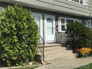 Rental Property at Raymond Place A, Danbury, Connecticut - Bedrooms: 2 
Bathrooms: 1 
Rooms: 4  - $1,995 MO.
