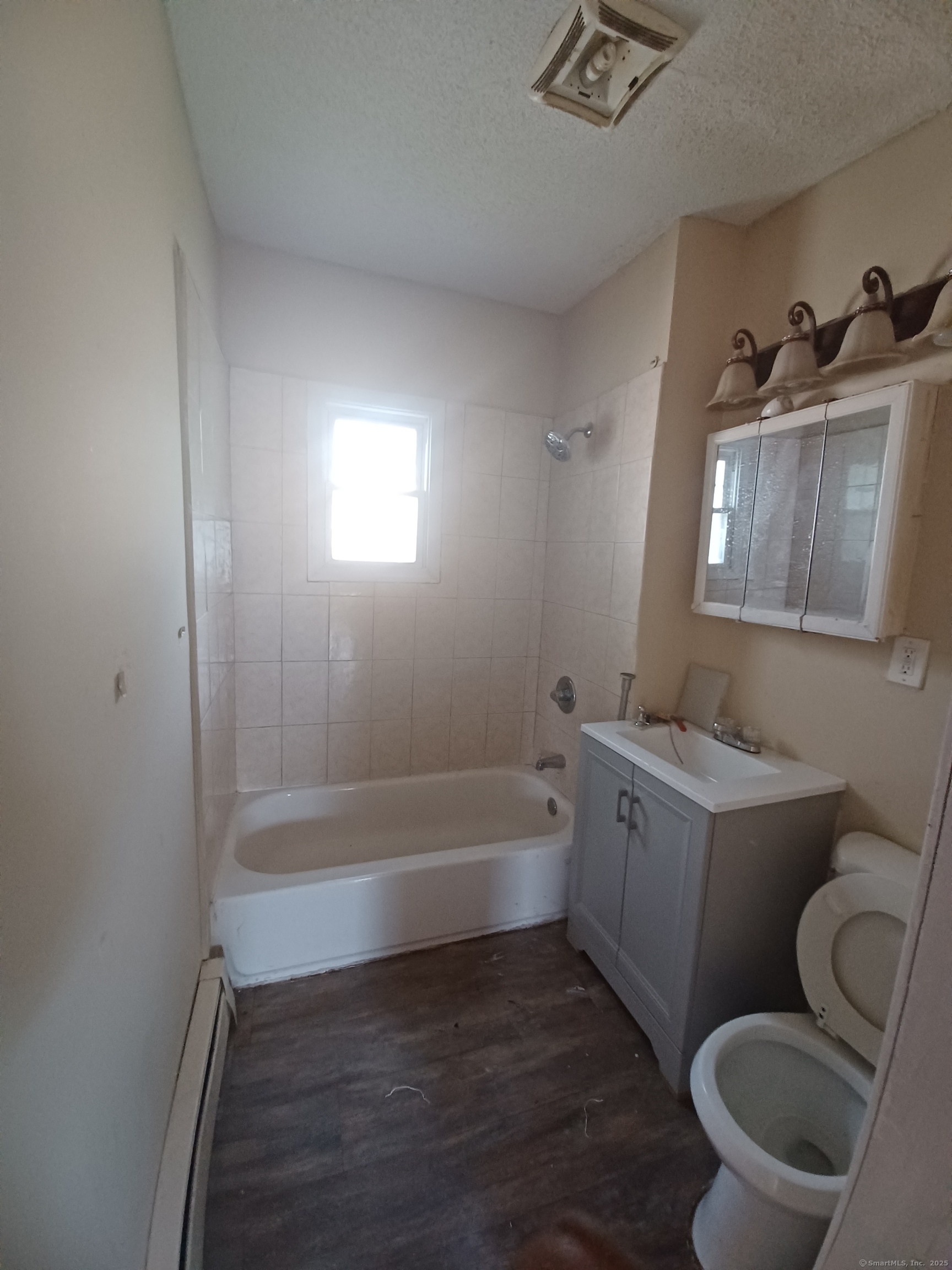 Hartford, Connecticut 06120, United States, 9 Bedrooms Bedrooms, ,3 BathroomsBathrooms,Residential,Active,143674