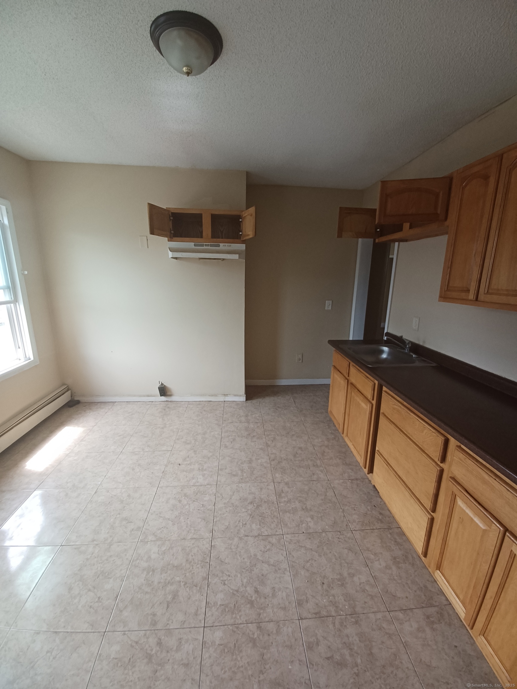 Hartford, Connecticut 06120, United States, 9 Bedrooms Bedrooms, ,3 BathroomsBathrooms,Residential,Active,143674