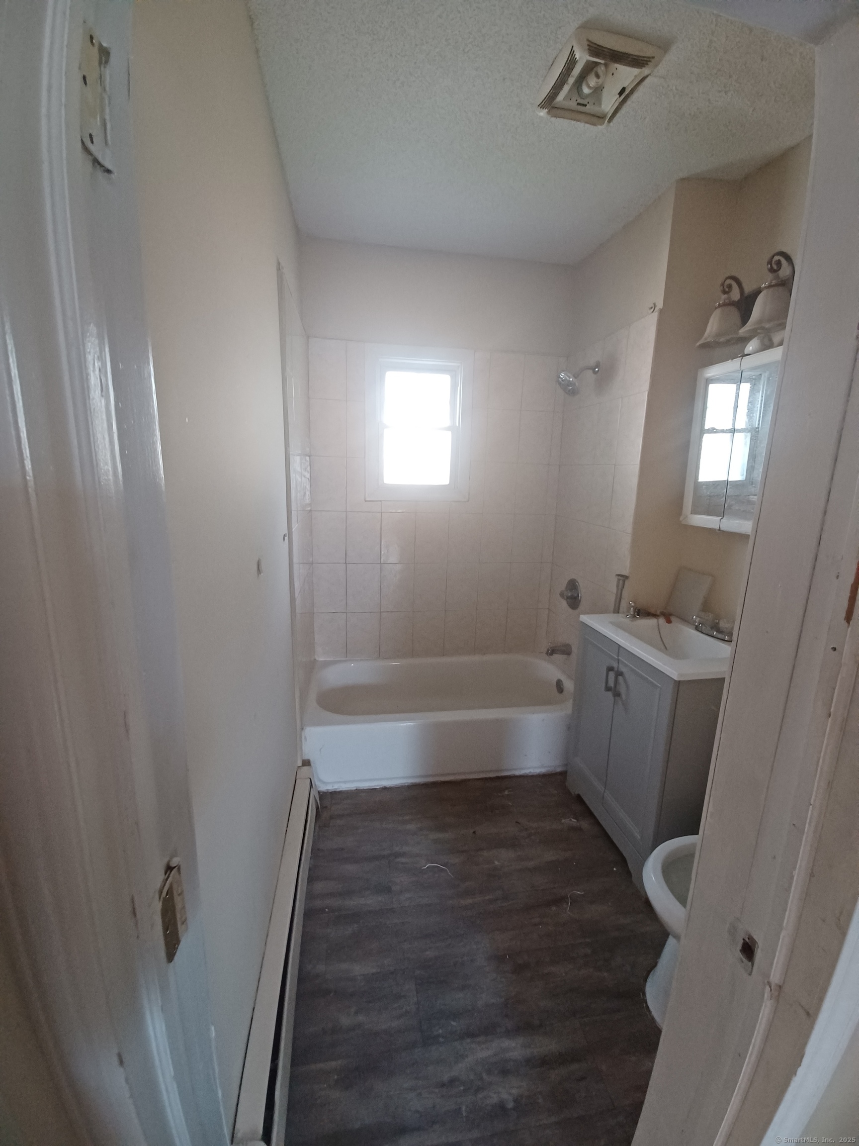 Hartford, Connecticut 06120, United States, 9 Bedrooms Bedrooms, ,3 BathroomsBathrooms,Residential,Active,143674