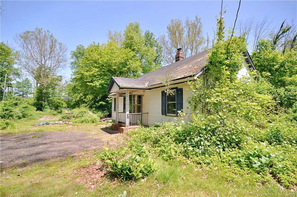 Photo 3 of 21 of 1 Pootatuck Park Road house
