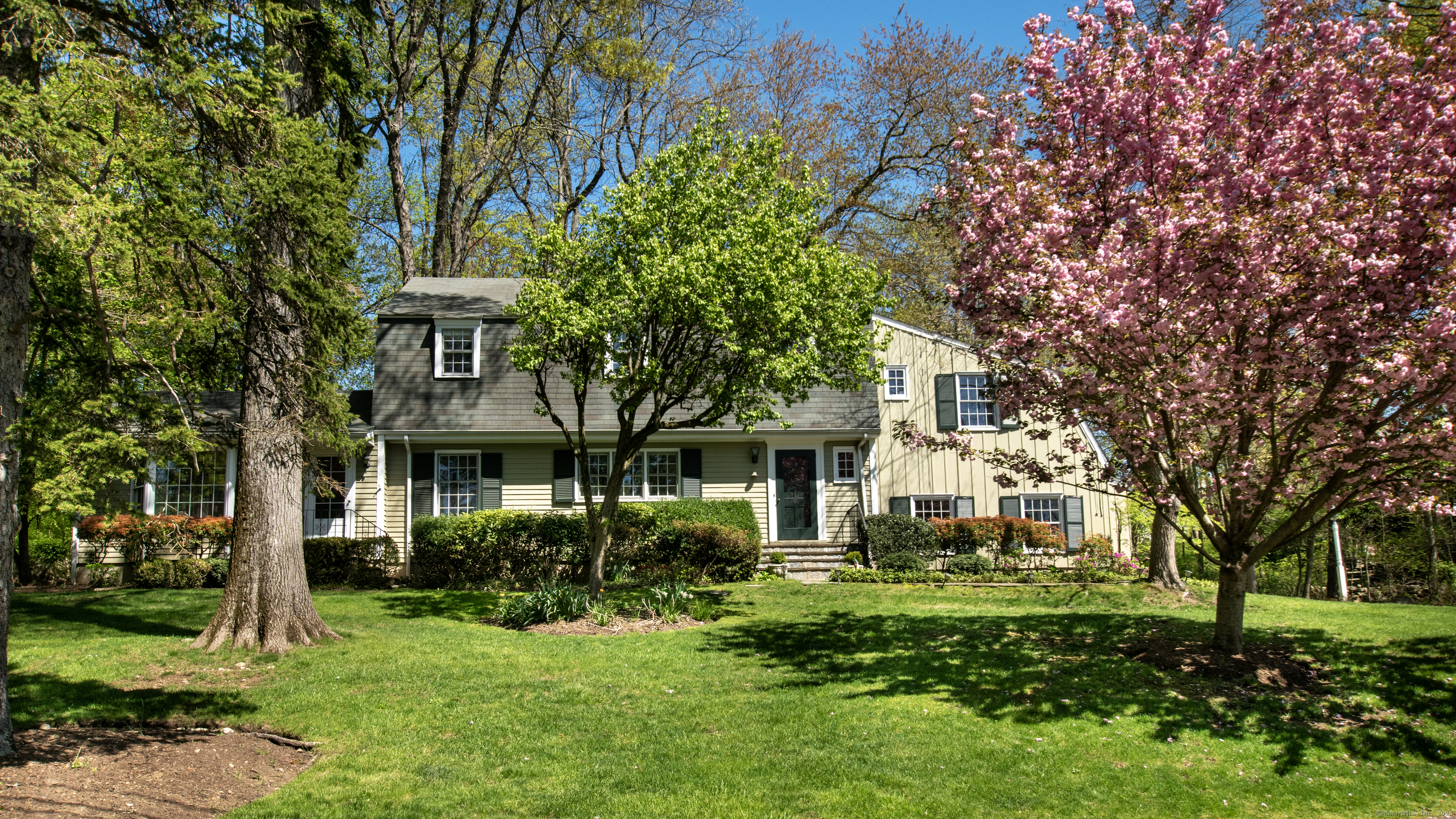 Property for Sale at Colony Road, Darien, Connecticut - Bedrooms: 4 
Bathrooms: 3 
Rooms: 9  - $1,399,000