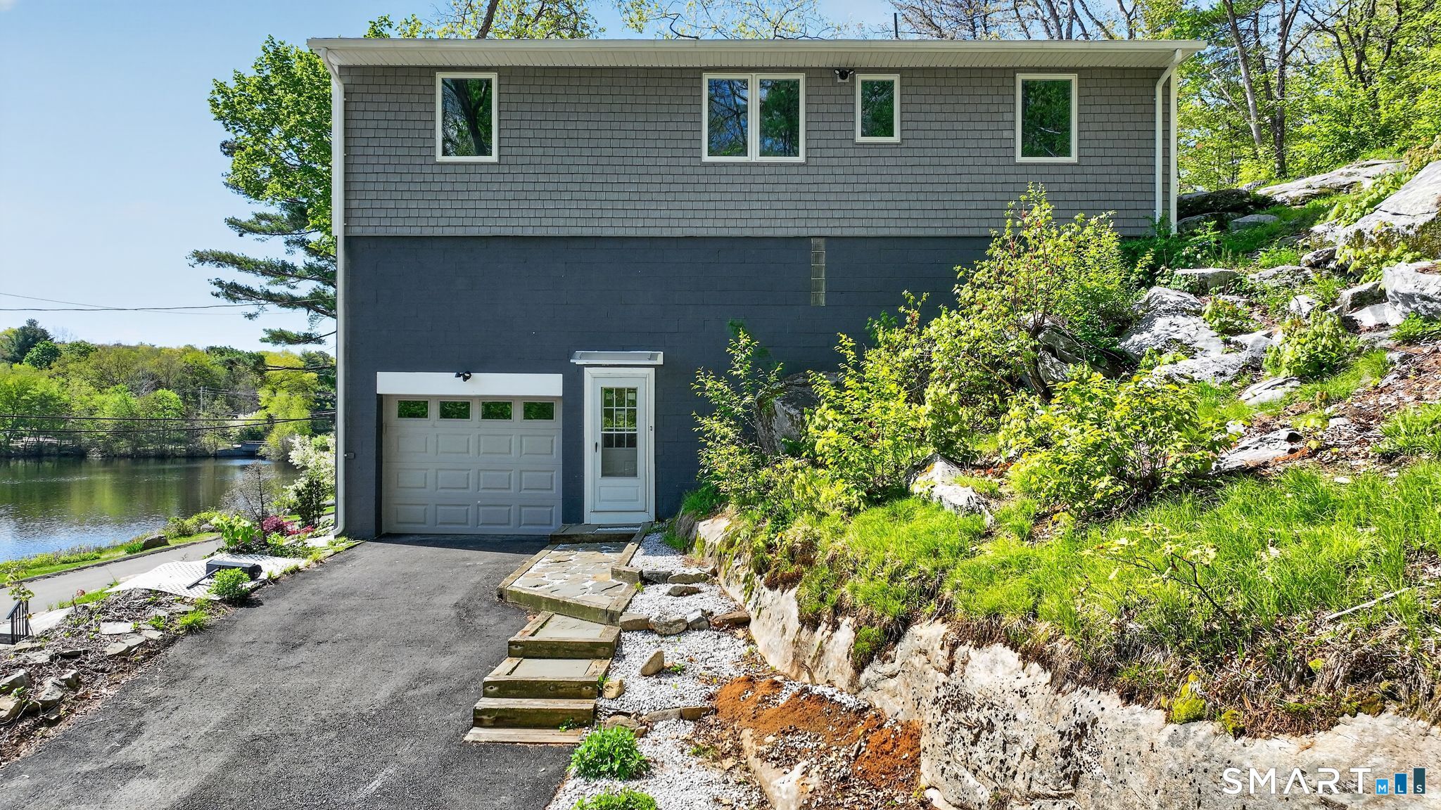 48 Lakeside Drive