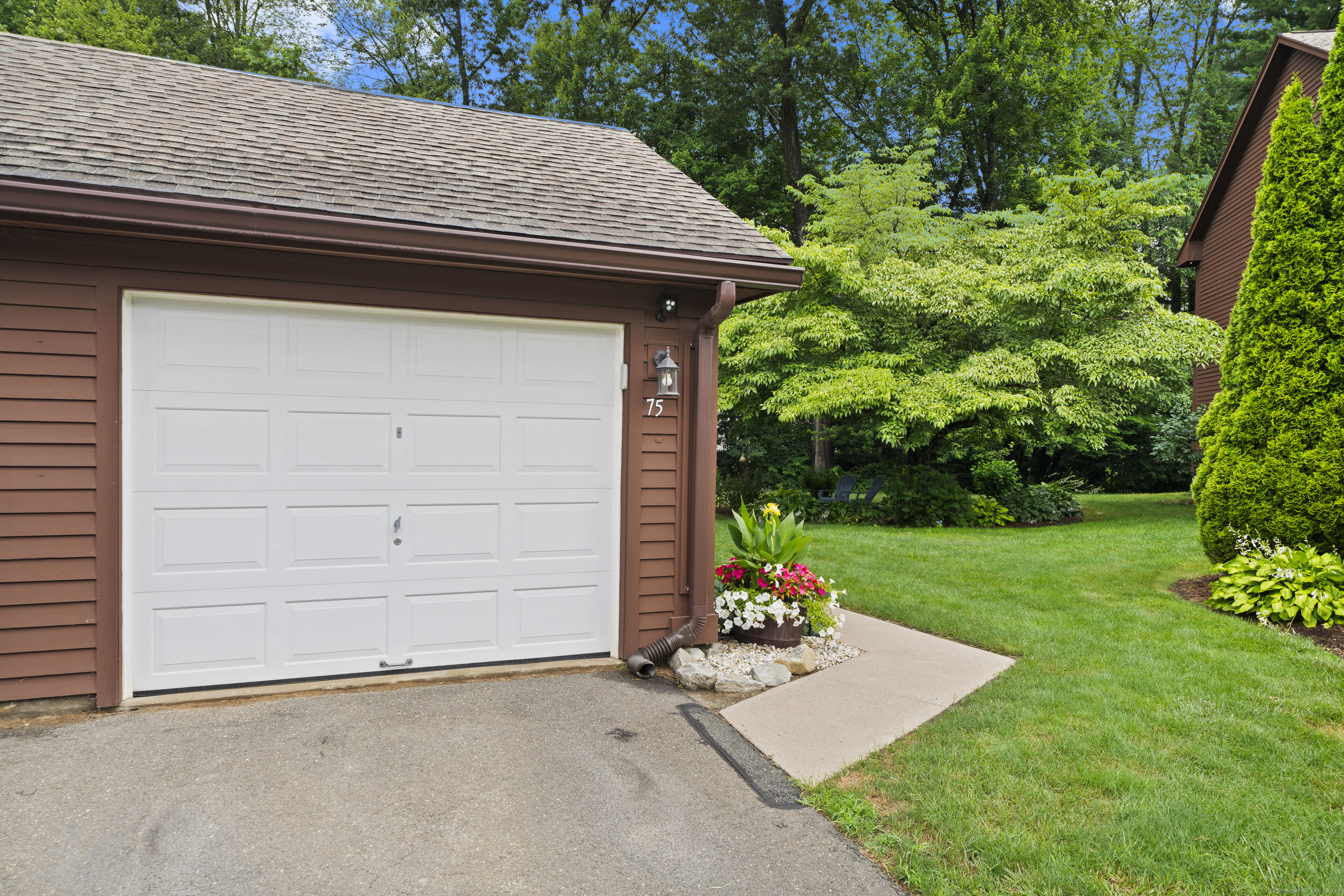75 Candlewood Circle