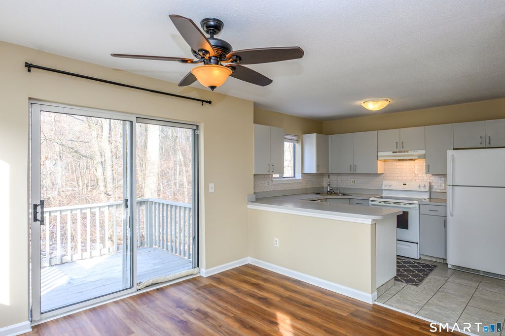 Photo of 925 Oronoke Road #21A, Waterbury, CT 06708 (MLS # 24147474)