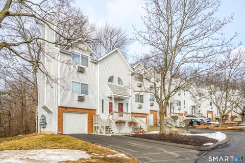 Photo of 925 Oronoke Road #21A, Waterbury, CT 06708 (MLS # 24147474)