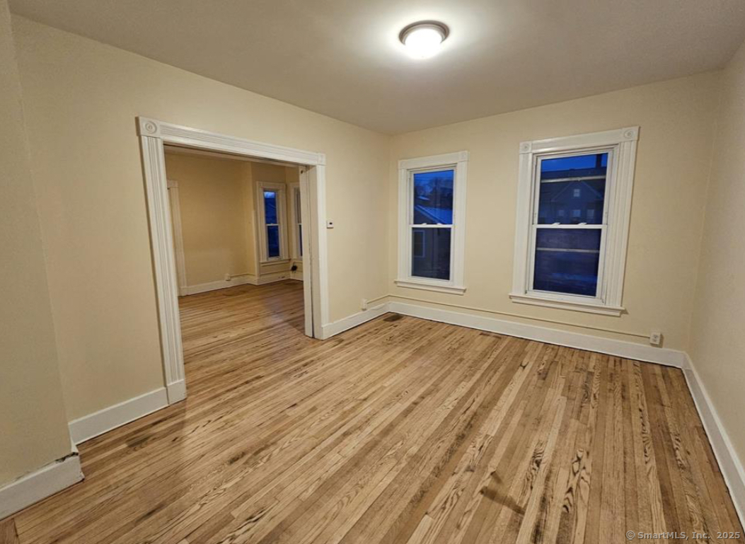 S Cliff Street 2, Ansonia, Connecticut - 3 Bedrooms  
1 Bathrooms  
6 Rooms - 