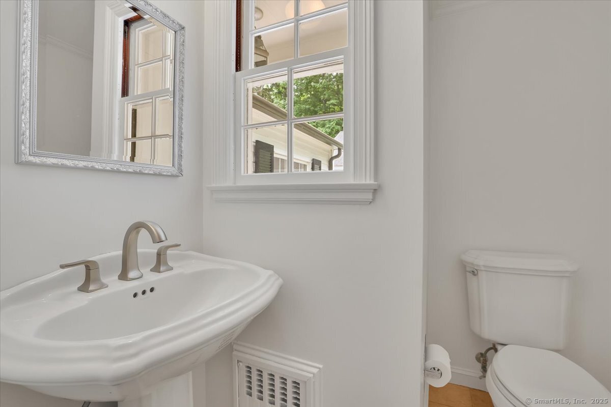 222 Crest Road, Middlebury, Connecticut image 11