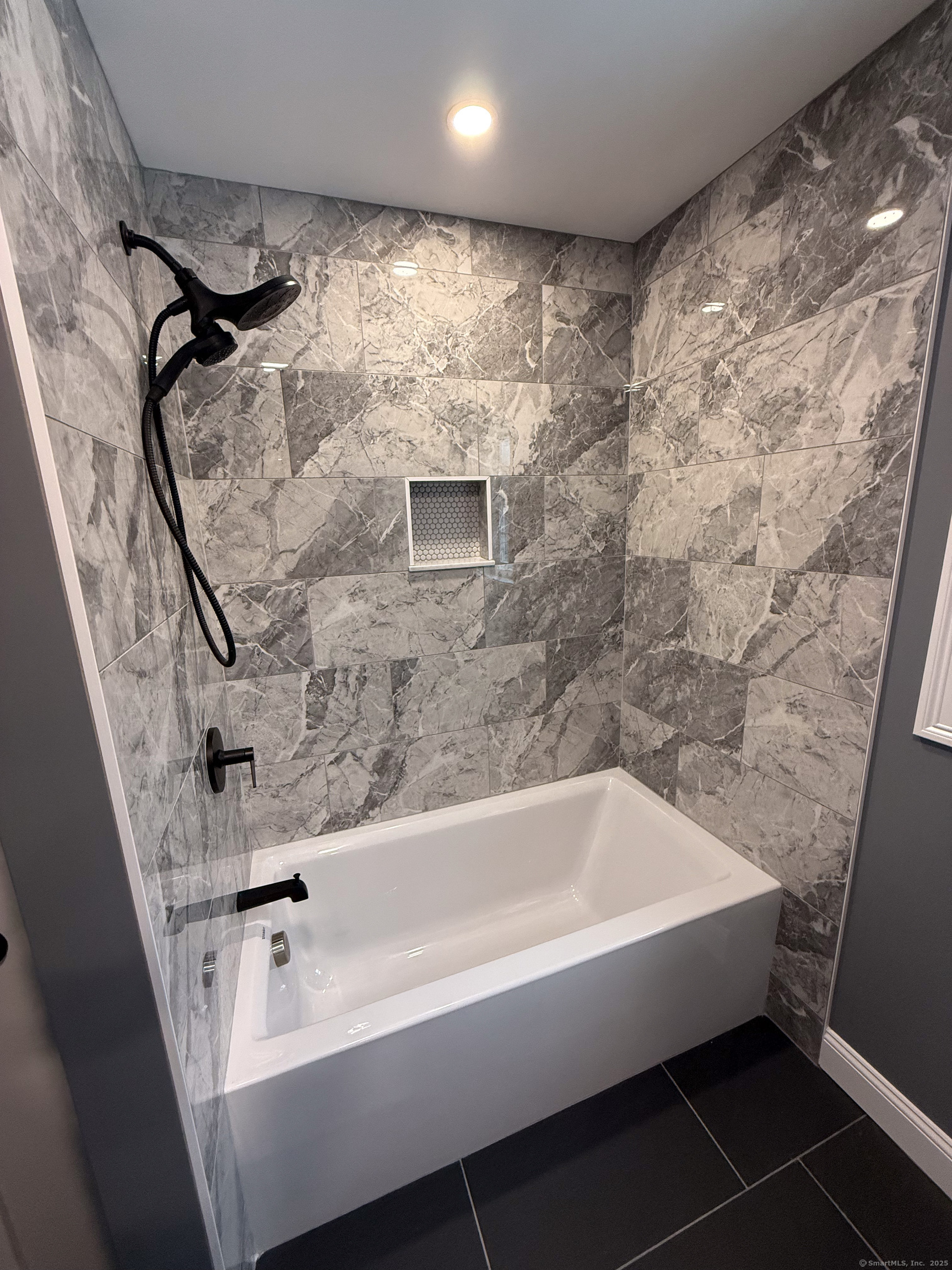 Barkhamsted, Connecticut 06063, United States, 4 Bedrooms Bedrooms, ,3 BathroomsBathrooms,Residential,Pending,50813