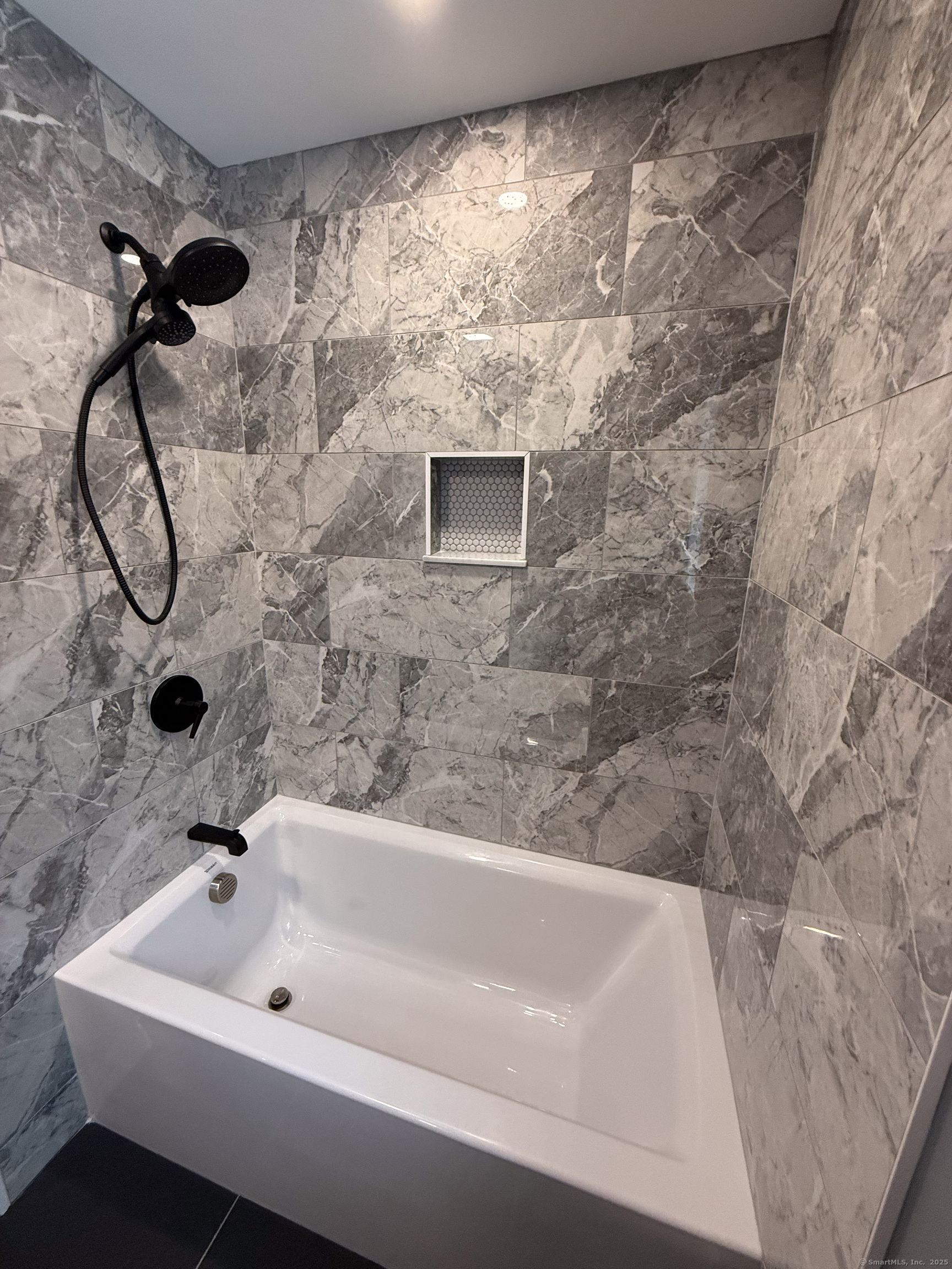 Barkhamsted, Connecticut 06063, United States, 4 Bedrooms Bedrooms, ,3 BathroomsBathrooms,Residential,Pending,50813