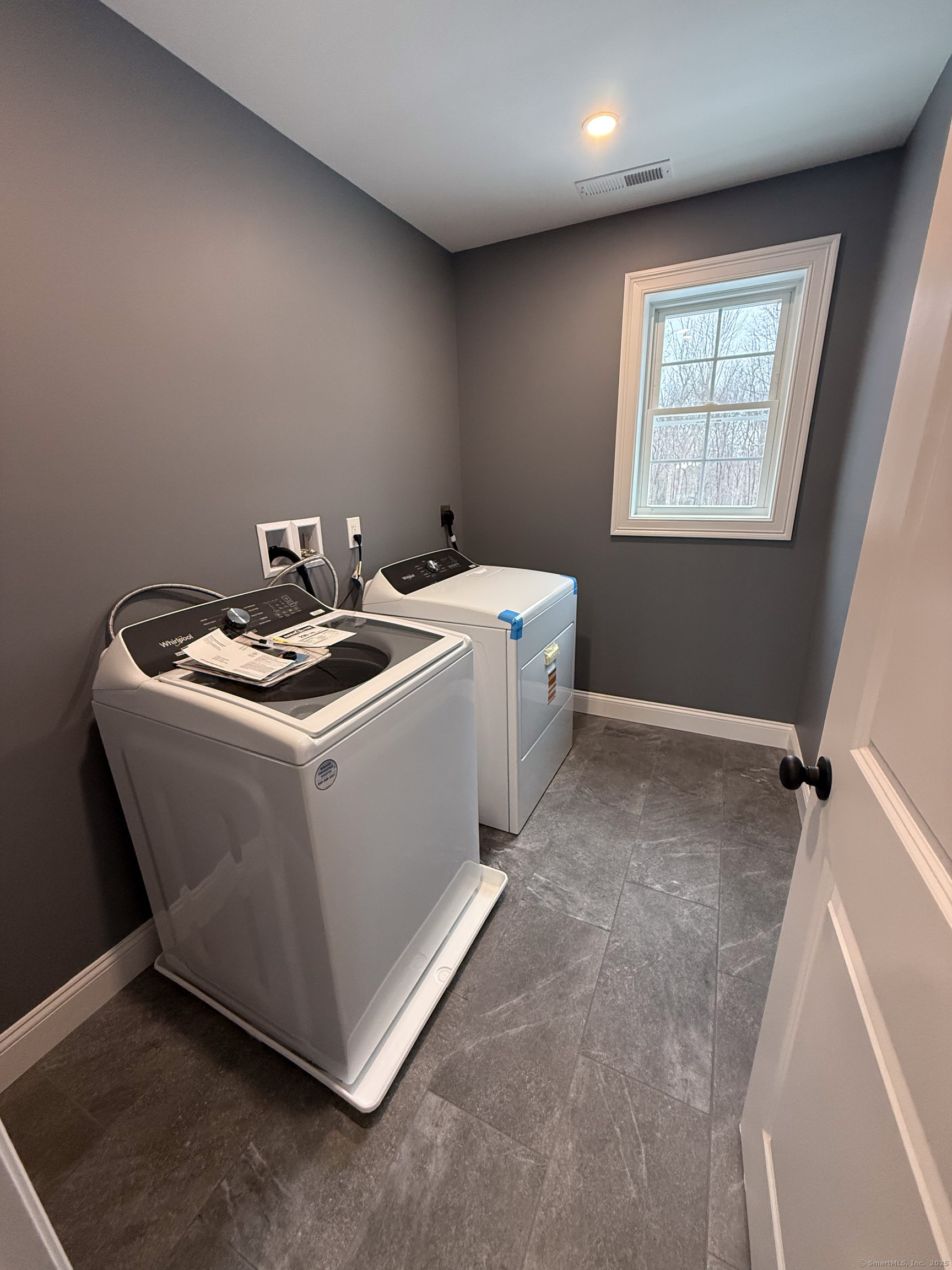 Barkhamsted, Connecticut 06063, United States, 4 Bedrooms Bedrooms, ,3 BathroomsBathrooms,Residential,Pending,50813