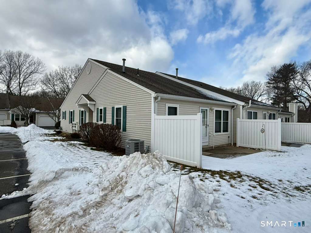 Photo of 621 Overlook Path #621, Southington, CT 06489 (MLS # 24146494)