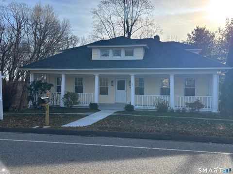 Photo of 480 Shelton Road, Trumbull, CT 06611 (MLS # 24144358)