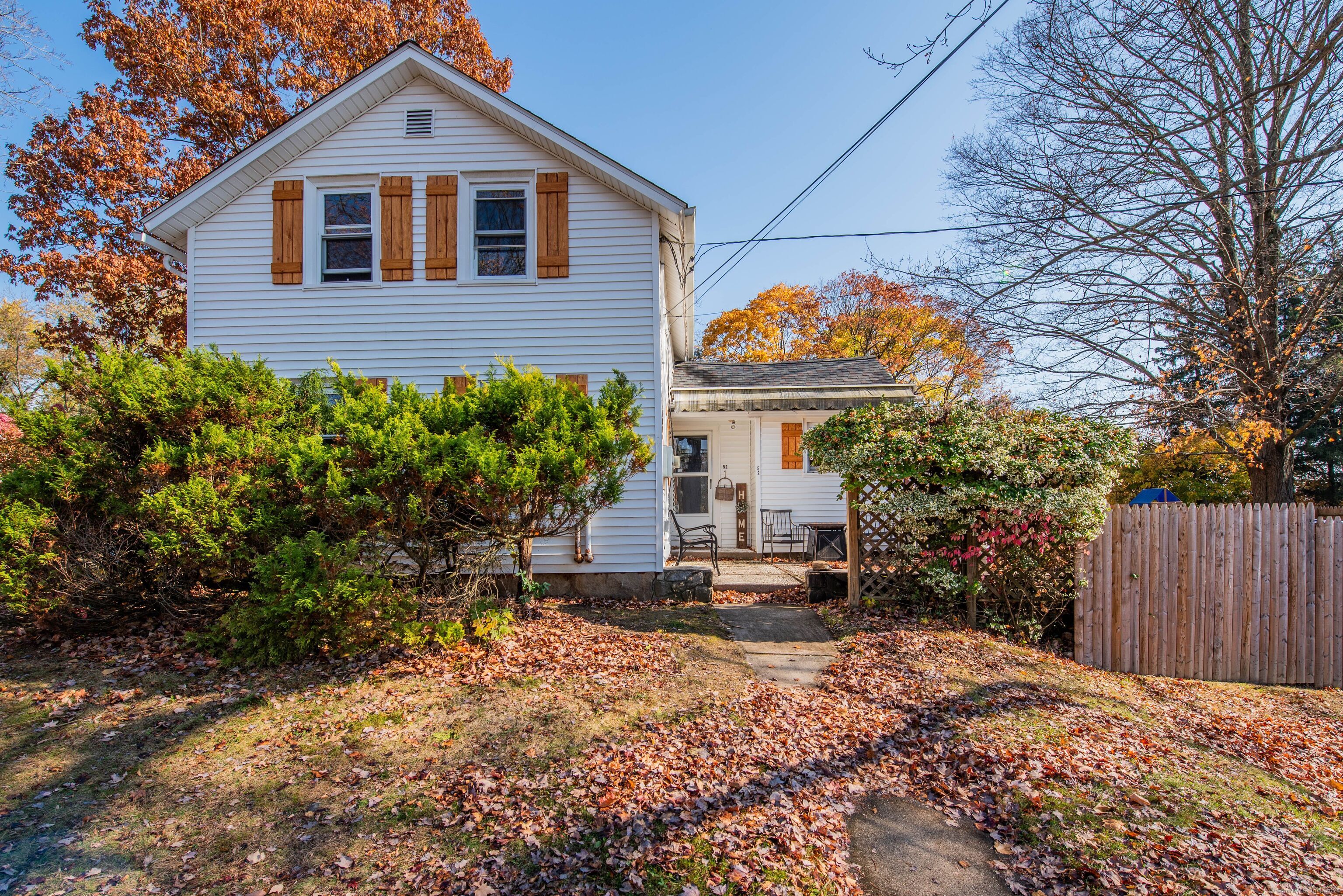 52 High Street, Plymouth, Connecticut - 3 Bedrooms  
1 Bathrooms  
7 Rooms - 