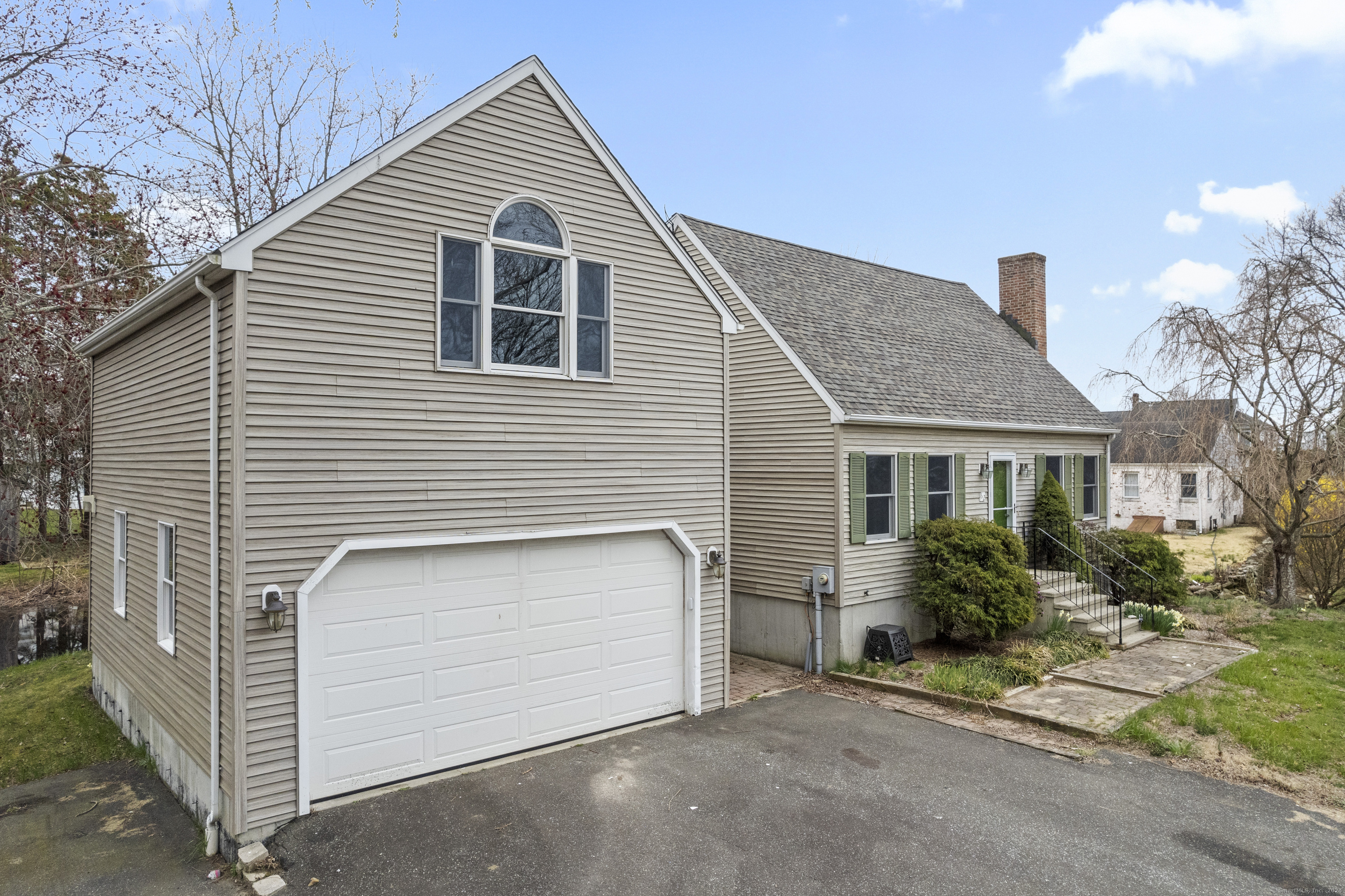 62 Brookside Avenue East