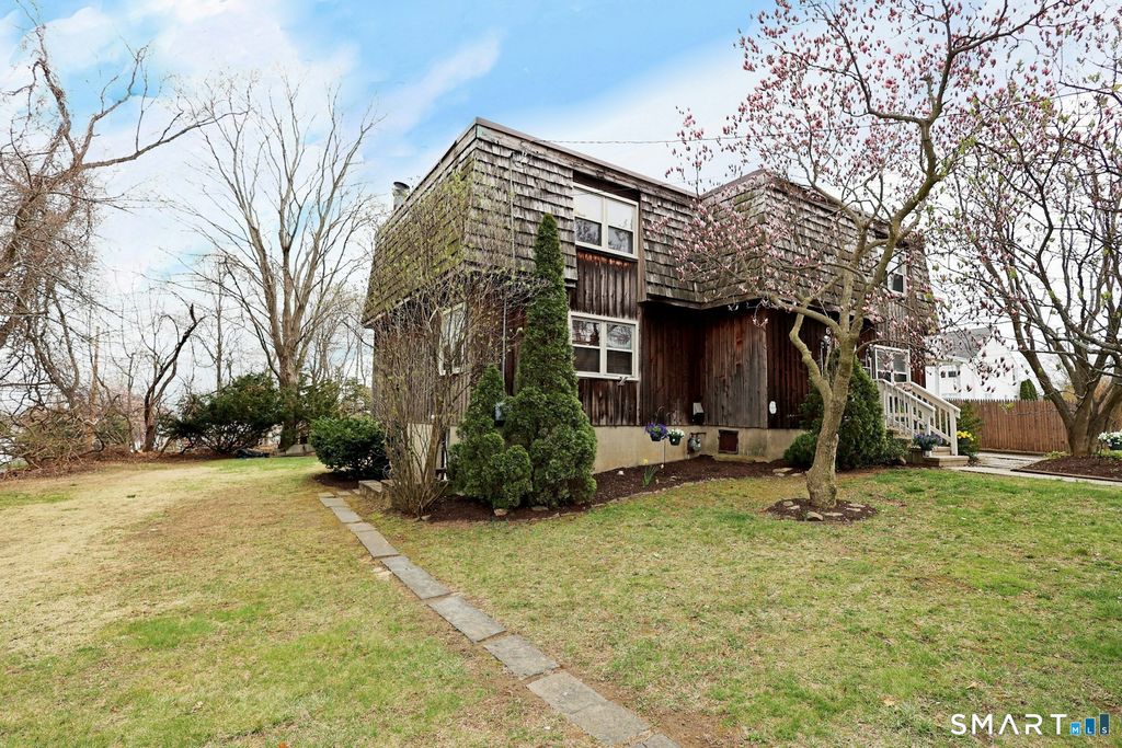 Photo of 685 Knapps Highway, Fairfield, CT 06824 (MLS # 24167535)