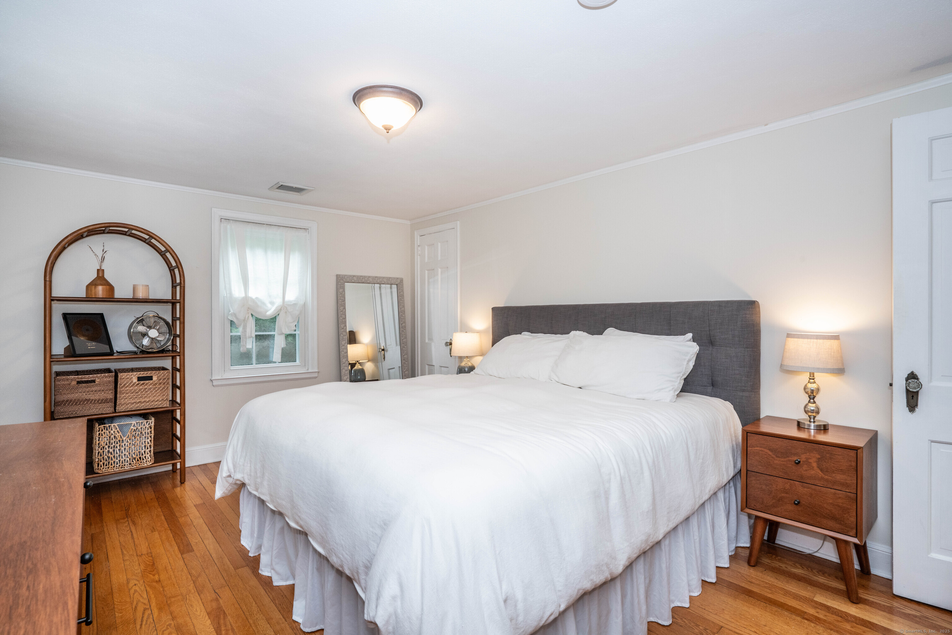 West Hartford, Connecticut 06107, United States, 3 Bedrooms Bedrooms, ,2 BathroomsBathrooms,Residential,Pending,187400