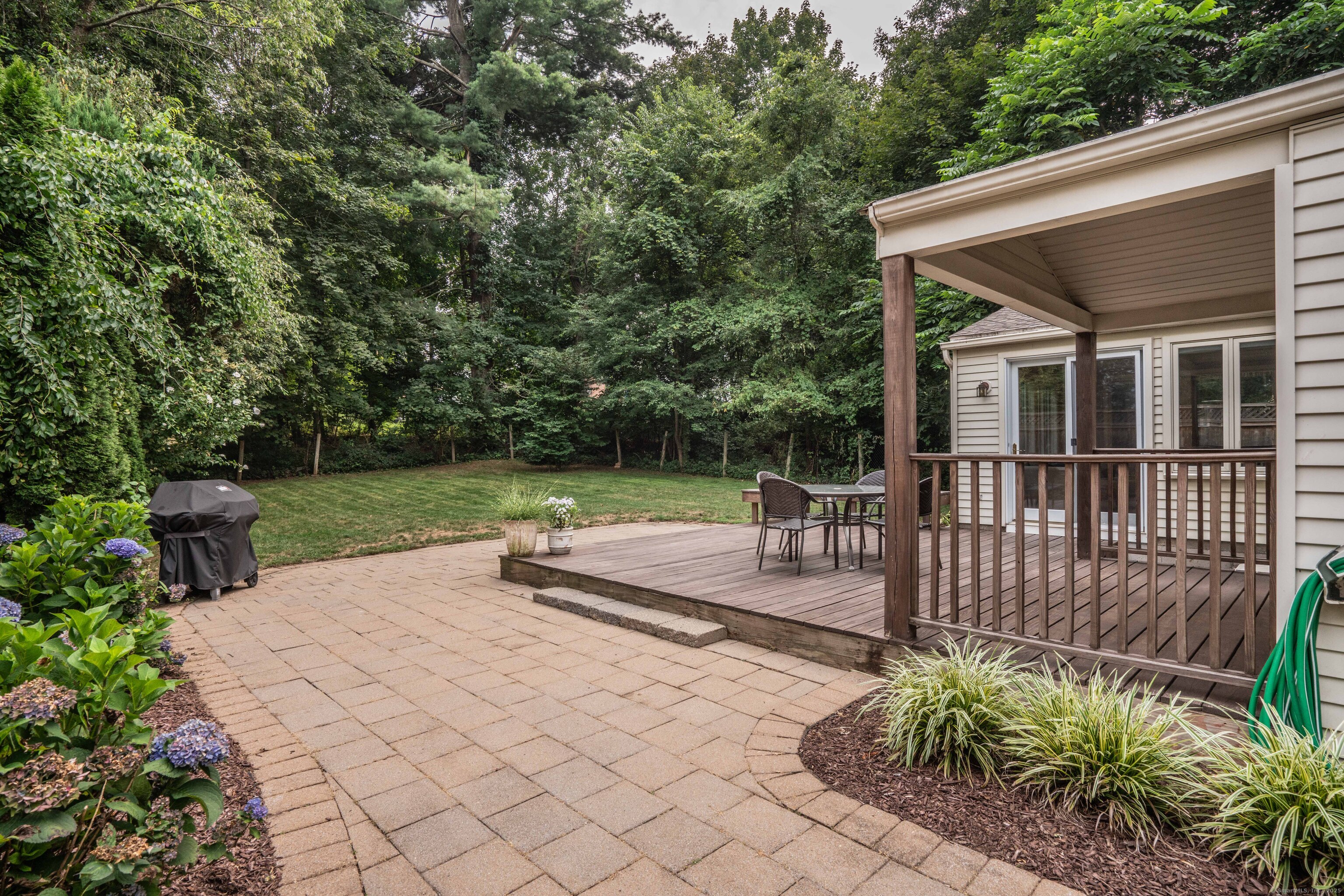 West Hartford, Connecticut 06107, United States, 3 Bedrooms Bedrooms, ,2 BathroomsBathrooms,Residential,Pending,187400