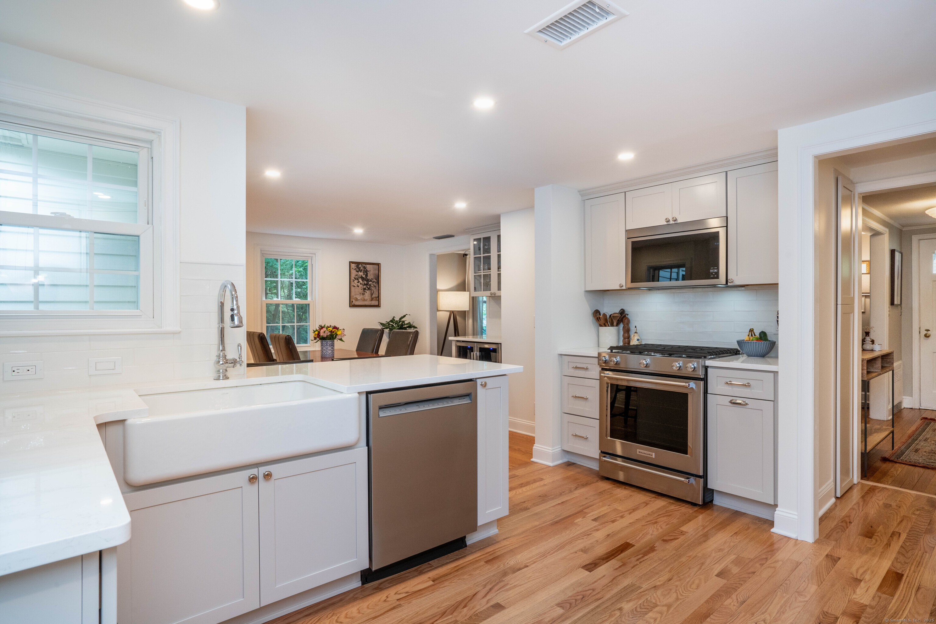 West Hartford, Connecticut 06107, United States, 3 Bedrooms Bedrooms, ,2 BathroomsBathrooms,Residential,Pending,187400