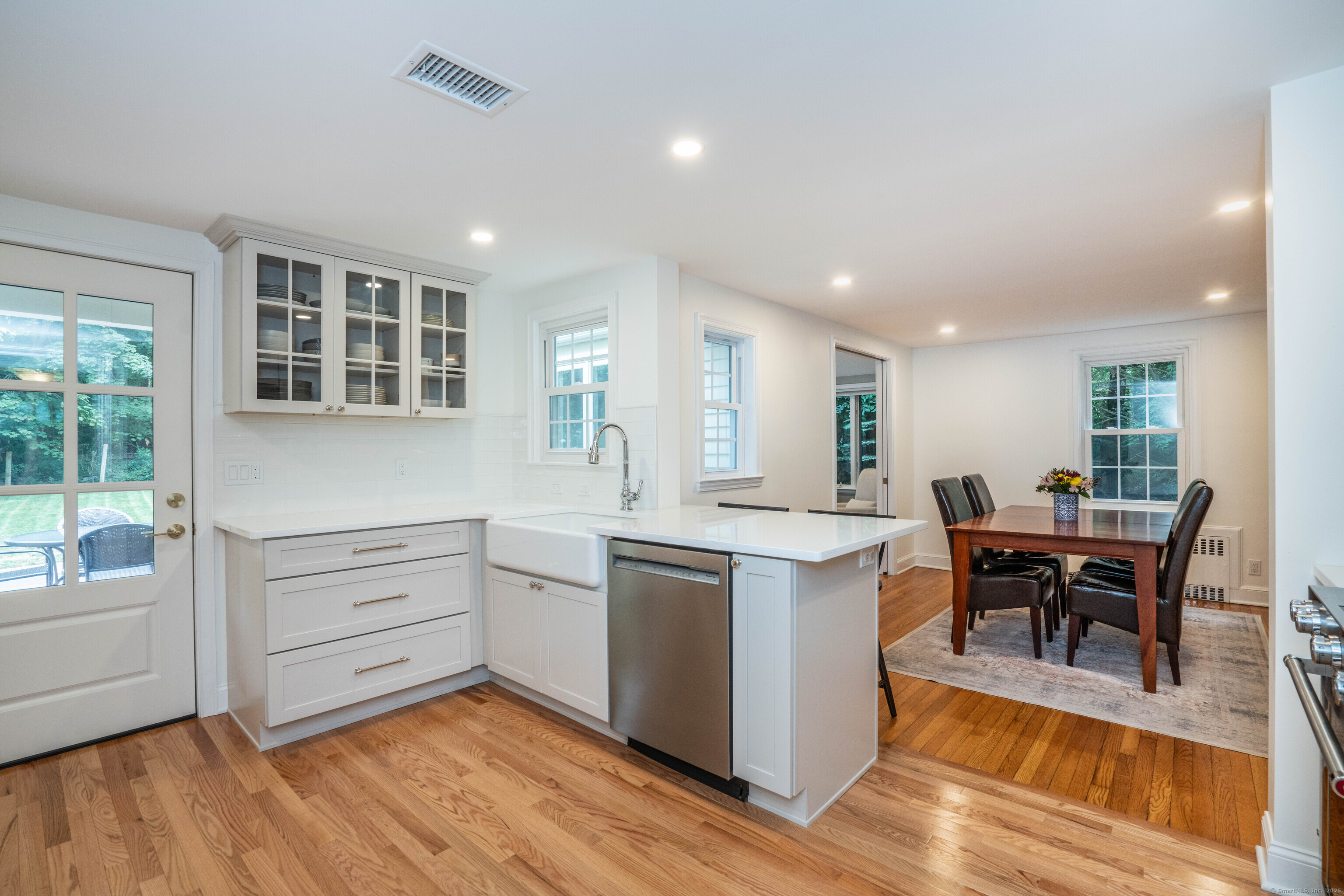 West Hartford, Connecticut 06107, United States, 3 Bedrooms Bedrooms, ,2 BathroomsBathrooms,Residential,Pending,187400