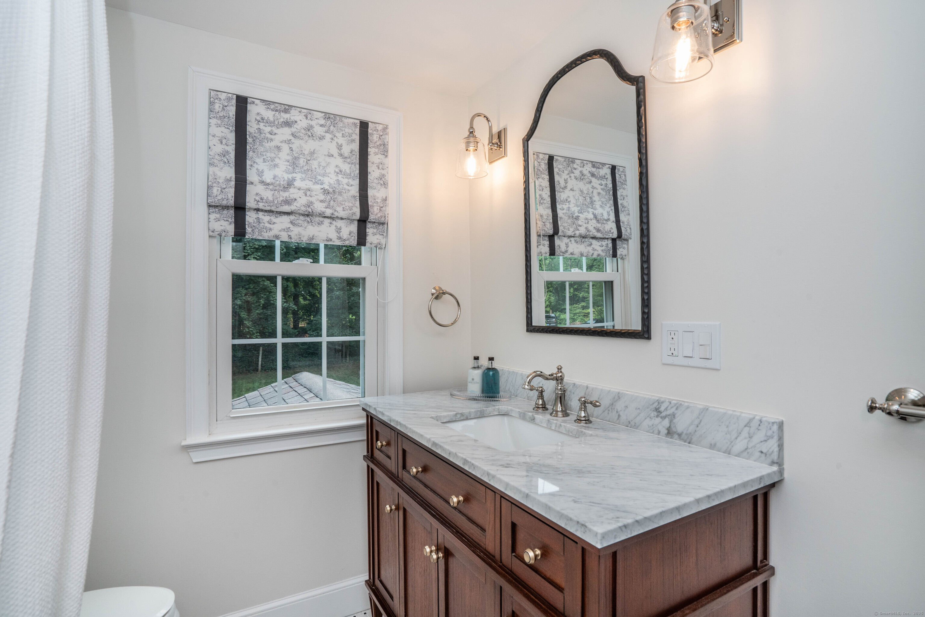 West Hartford, Connecticut 06107, United States, 3 Bedrooms Bedrooms, ,2 BathroomsBathrooms,Residential,Pending,187400