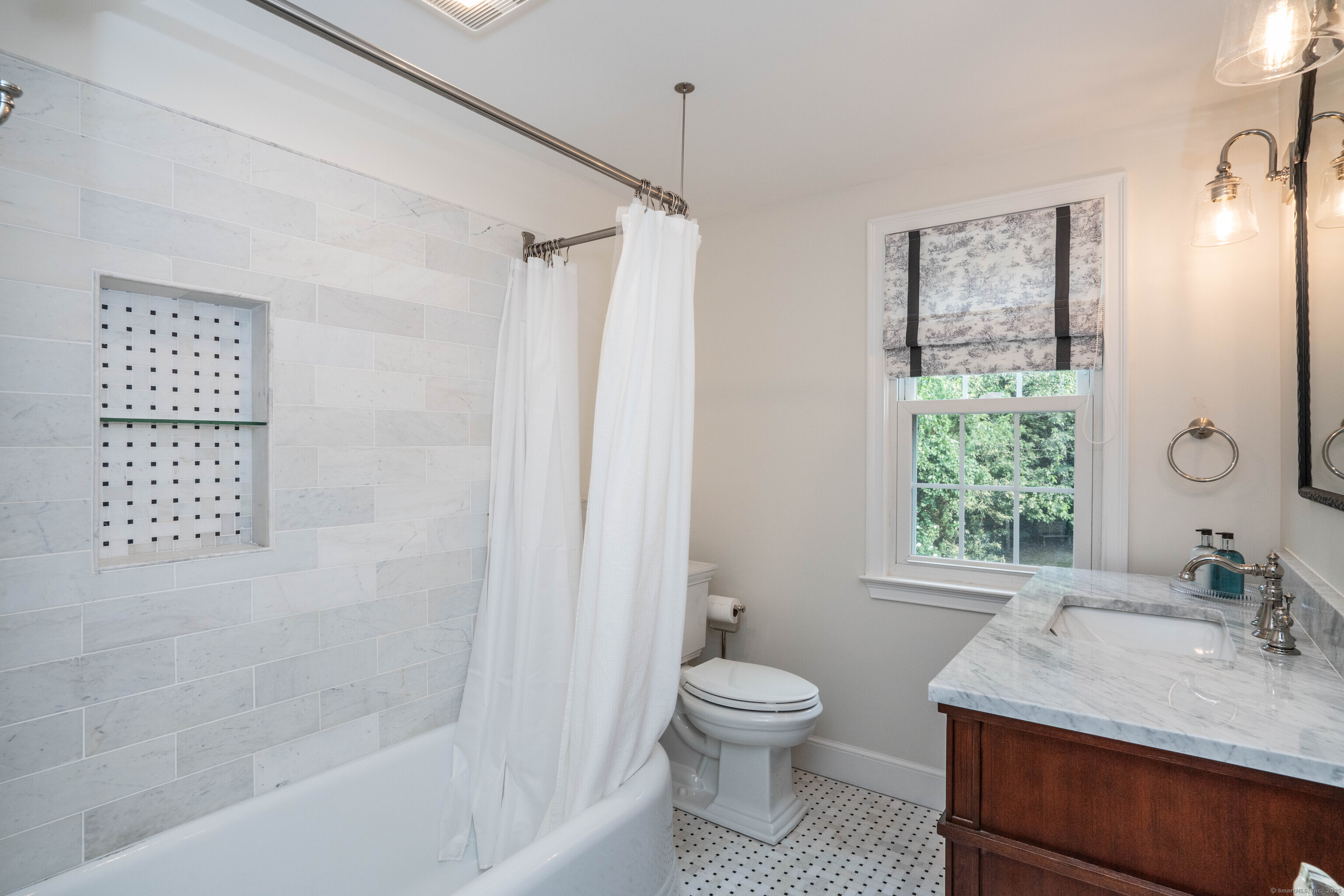 West Hartford, Connecticut 06107, United States, 3 Bedrooms Bedrooms, ,2 BathroomsBathrooms,Residential,Pending,187400