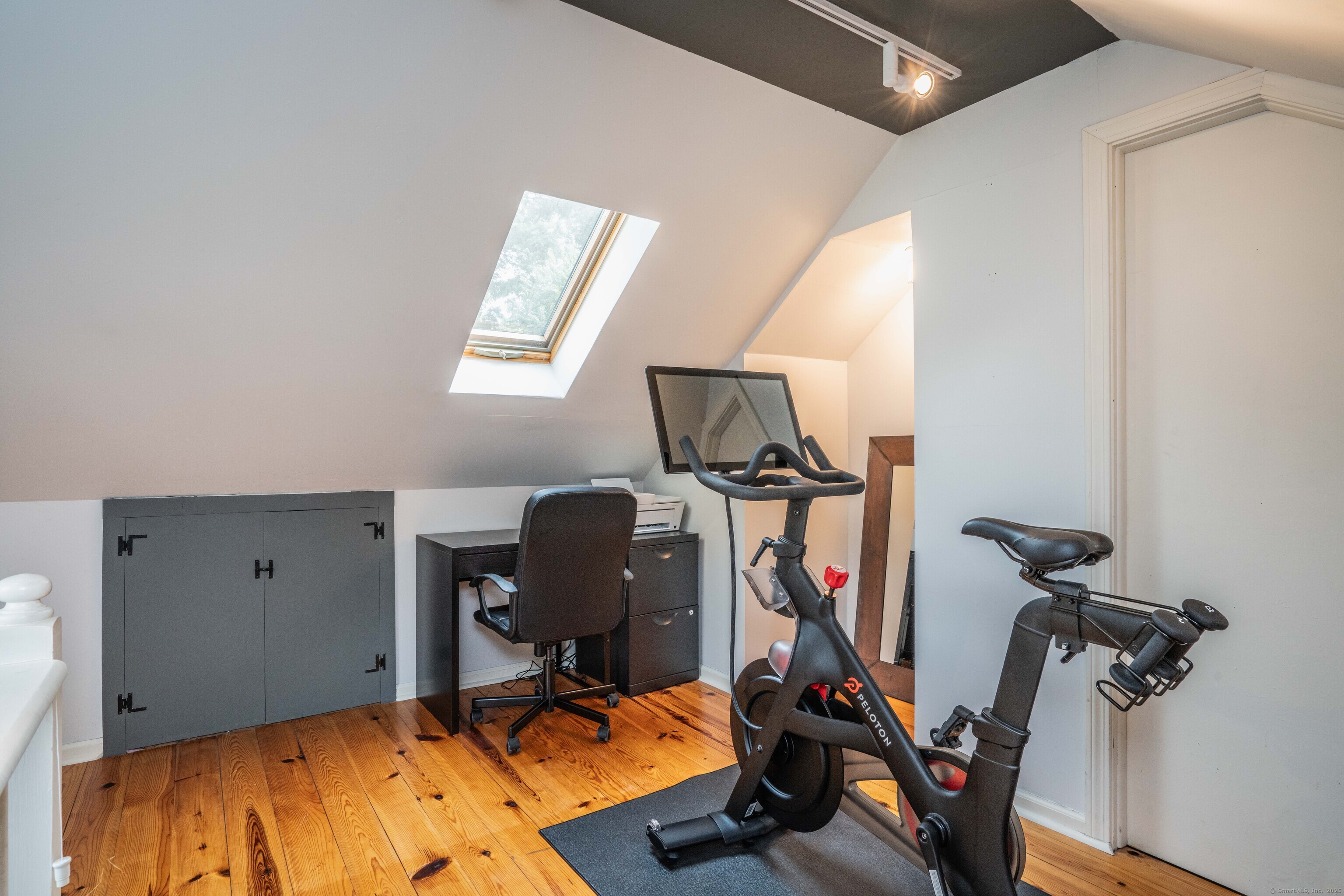 West Hartford, Connecticut 06107, United States, 3 Bedrooms Bedrooms, ,2 BathroomsBathrooms,Residential,Pending,187400