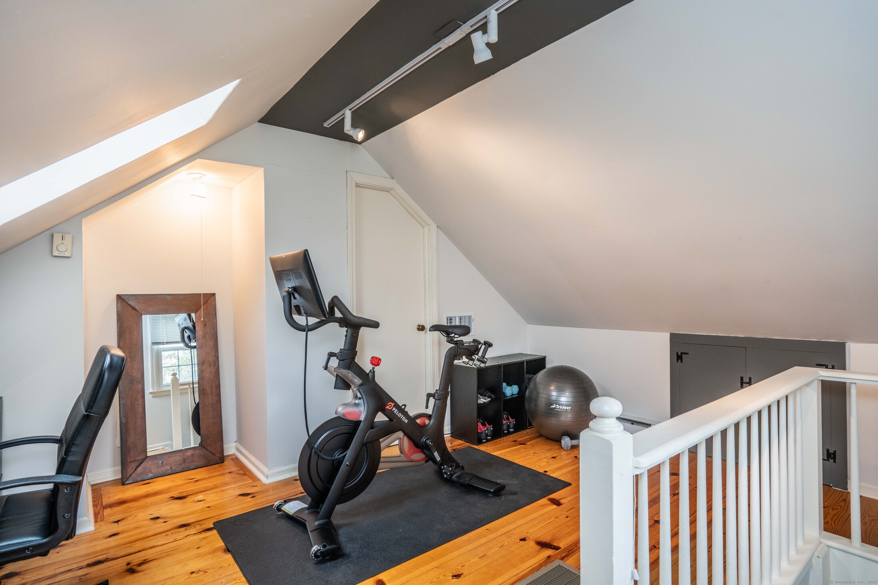 West Hartford, Connecticut 06107, United States, 3 Bedrooms Bedrooms, ,2 BathroomsBathrooms,Residential,Pending,187400