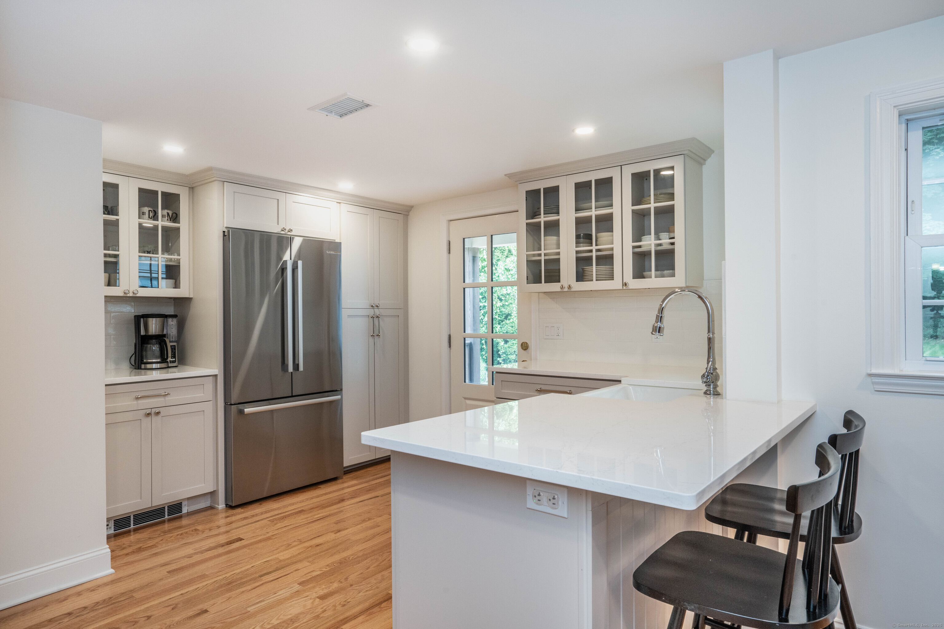 West Hartford, Connecticut 06107, United States, 3 Bedrooms Bedrooms, ,2 BathroomsBathrooms,Residential,Pending,187400