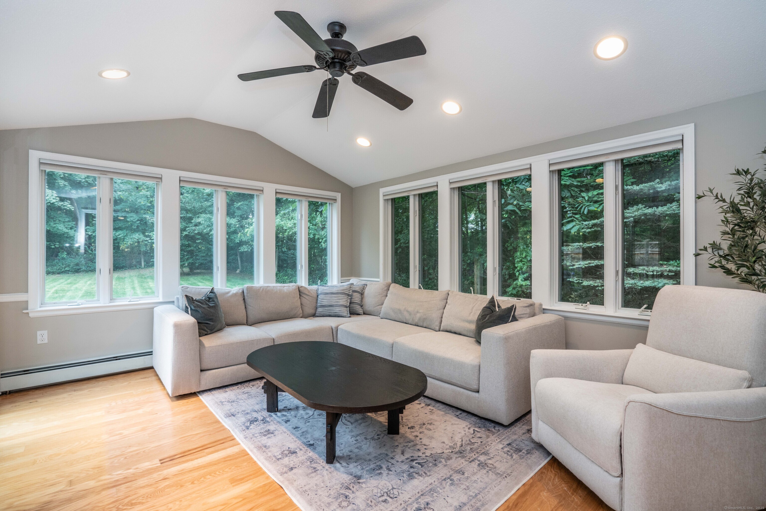 West Hartford, Connecticut 06107, United States, 3 Bedrooms Bedrooms, ,2 BathroomsBathrooms,Residential,Pending,187400