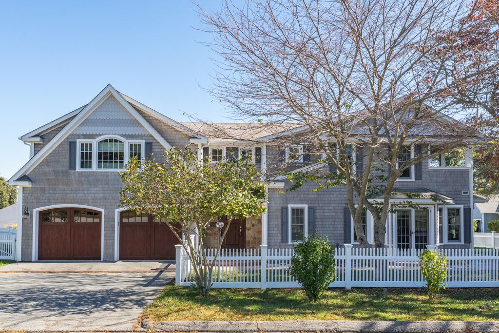Photo of 35 Bellaire Road, East Lyme, CT 06357 (MLS # 24132595)