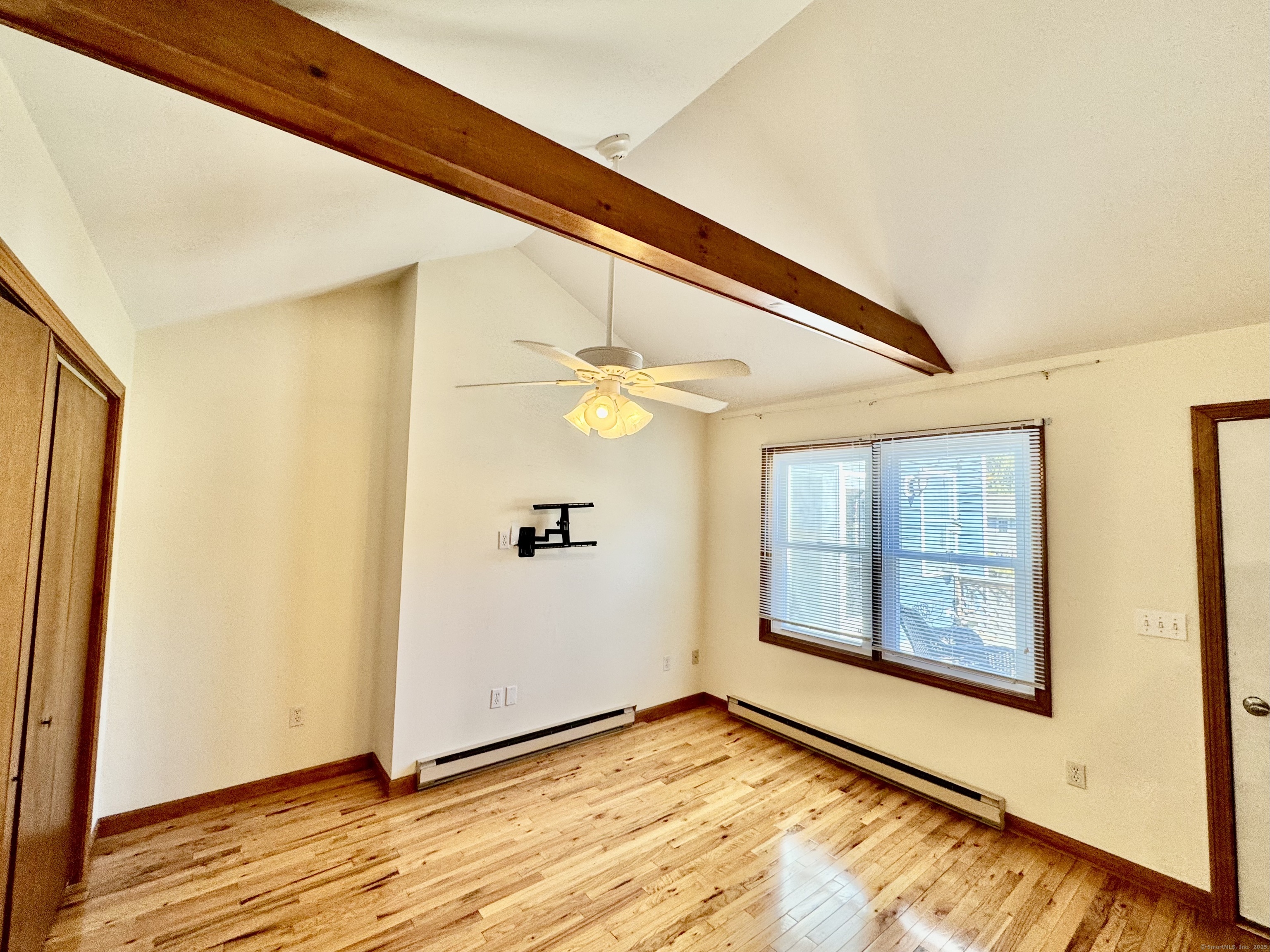 South Street 2, Bethel, Connecticut - 1 Bedrooms  
1 Bathrooms  
3 Rooms - 