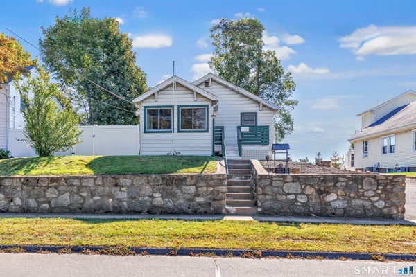 402 PATTERSON AVE, STRATFORD, CT 06614 - Image c8e623f9412cf268b1124fecf82d723f/1944180636