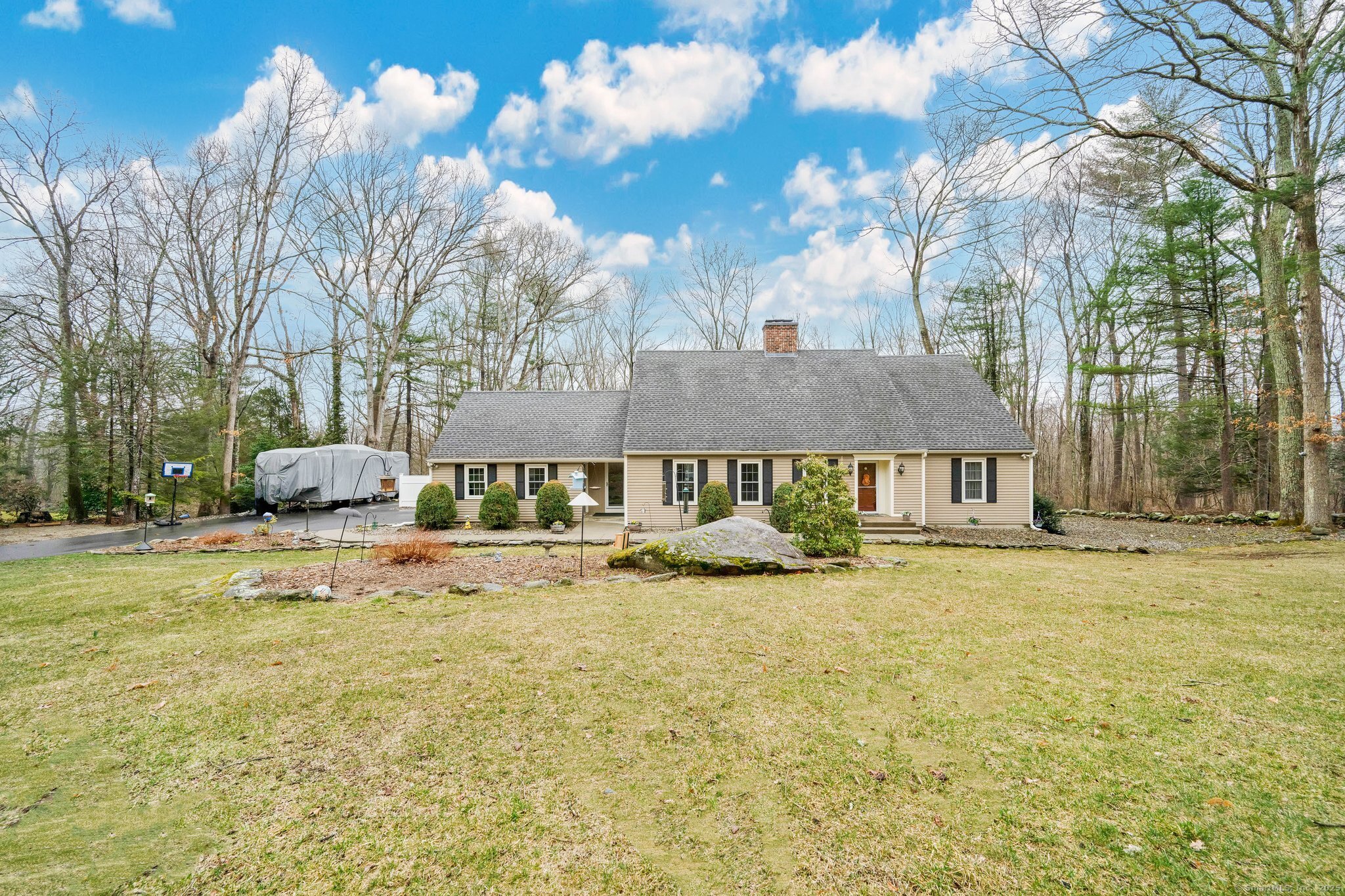Beech Mountain Road, Mansfield, Connecticut - 4 Bedrooms  
4 Bathrooms  
10 Rooms - 