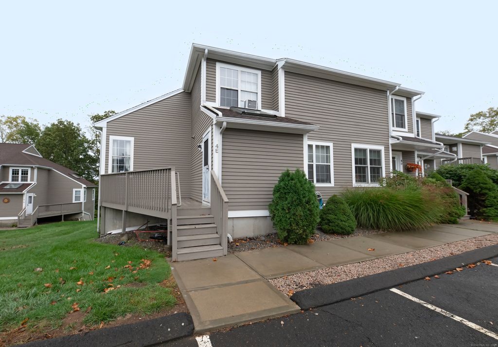 Photo of 53 Brushy Plain Road #APT 4E, Branford, CT 06405 (MLS # 24131846)