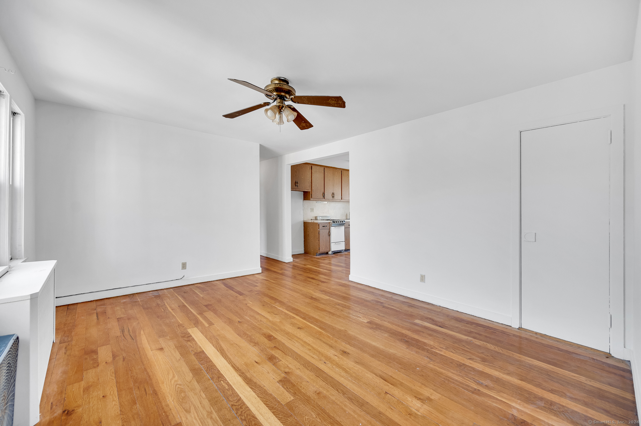 Property for Sale at 325 North Bishop Avenue 93-27, Bridgeport, Connecticut - Bedrooms: 3 
Bathrooms: 1 
Rooms: 6  - $75,000