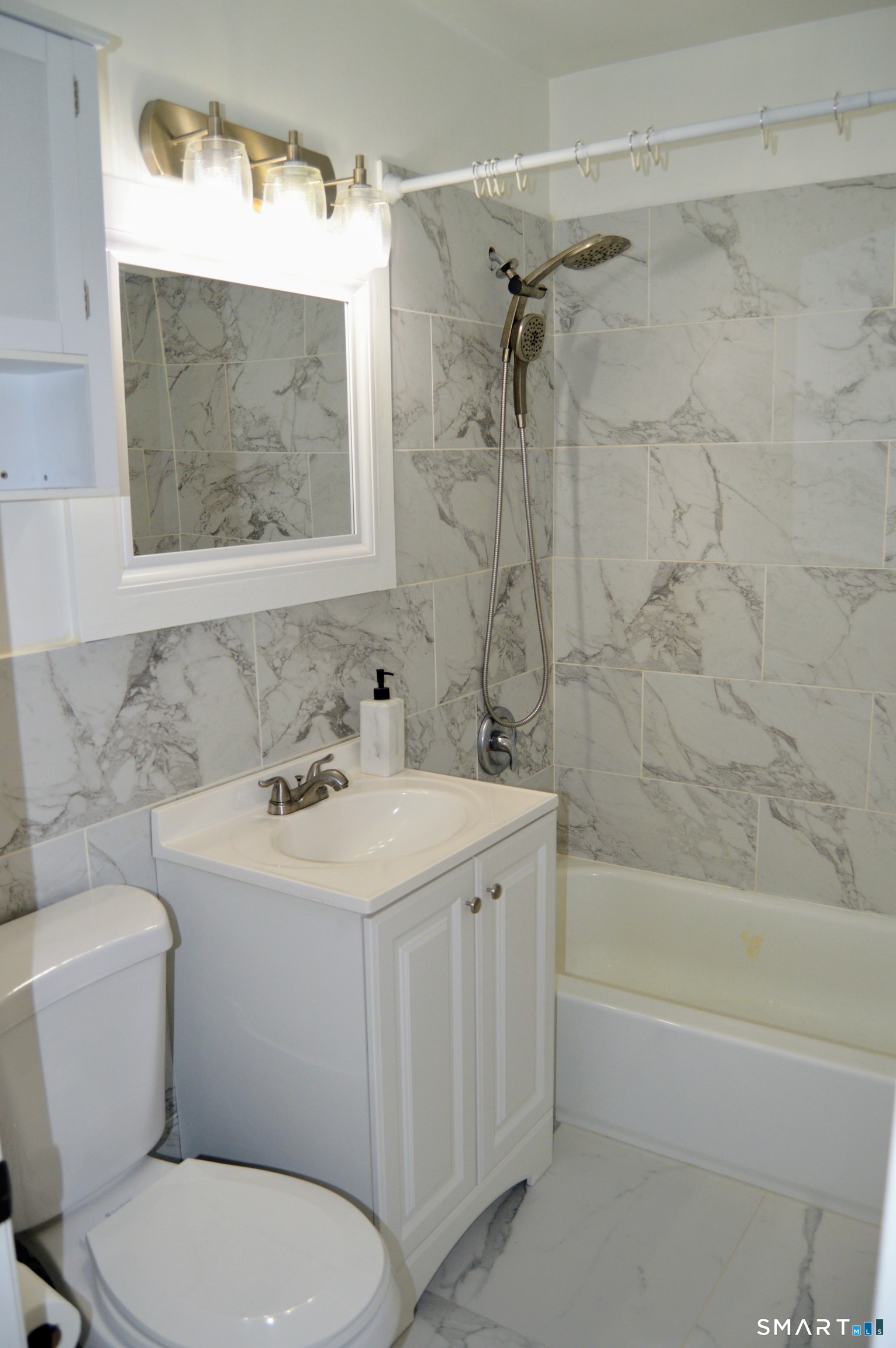 1660 Farmington Avenue 4