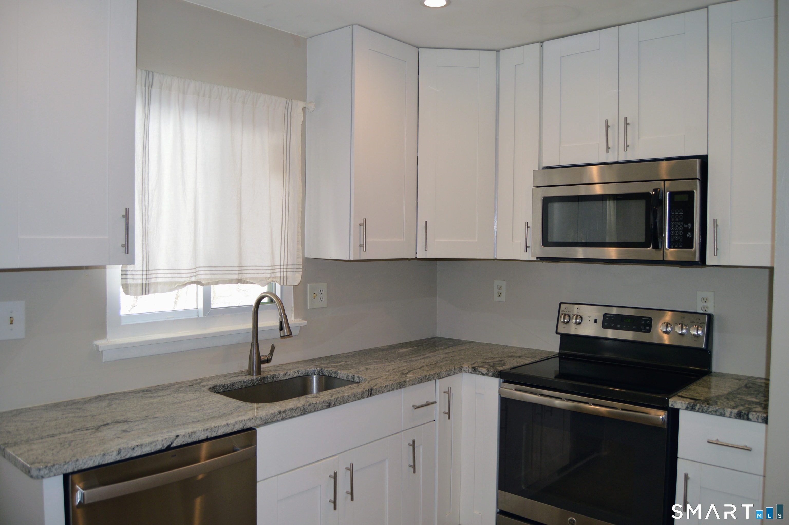 1660 Farmington Avenue 4